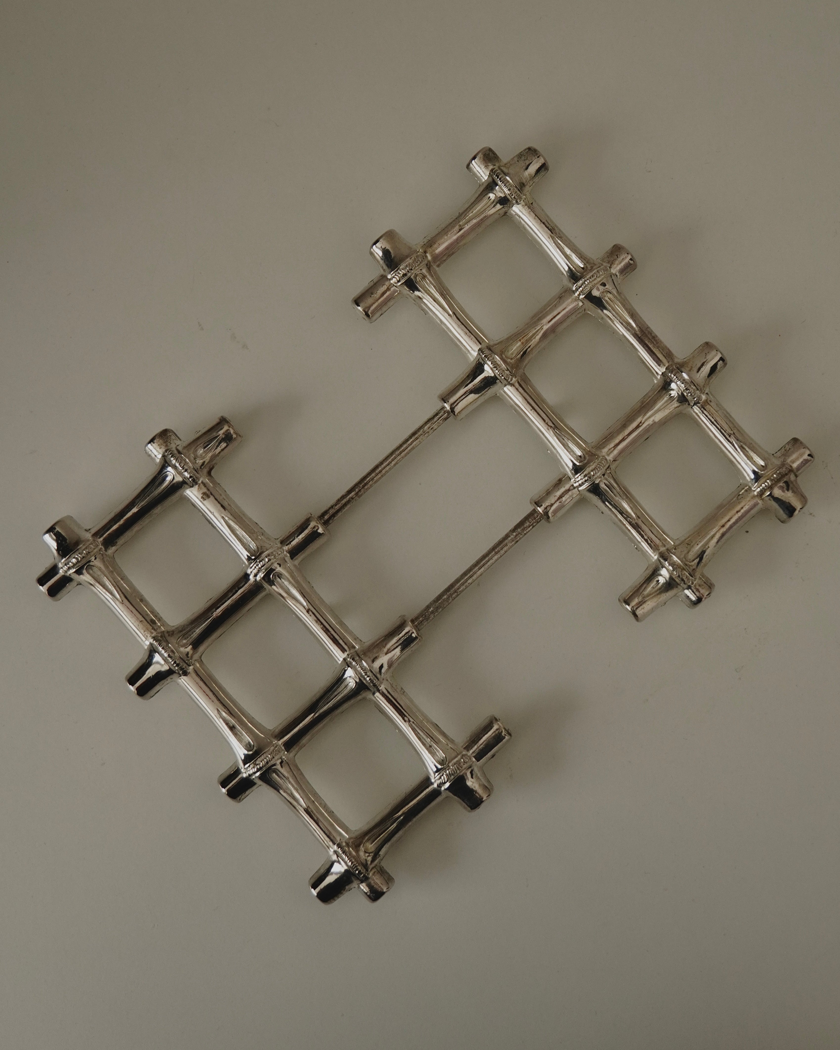 Silver plated bamboo extendable trivet