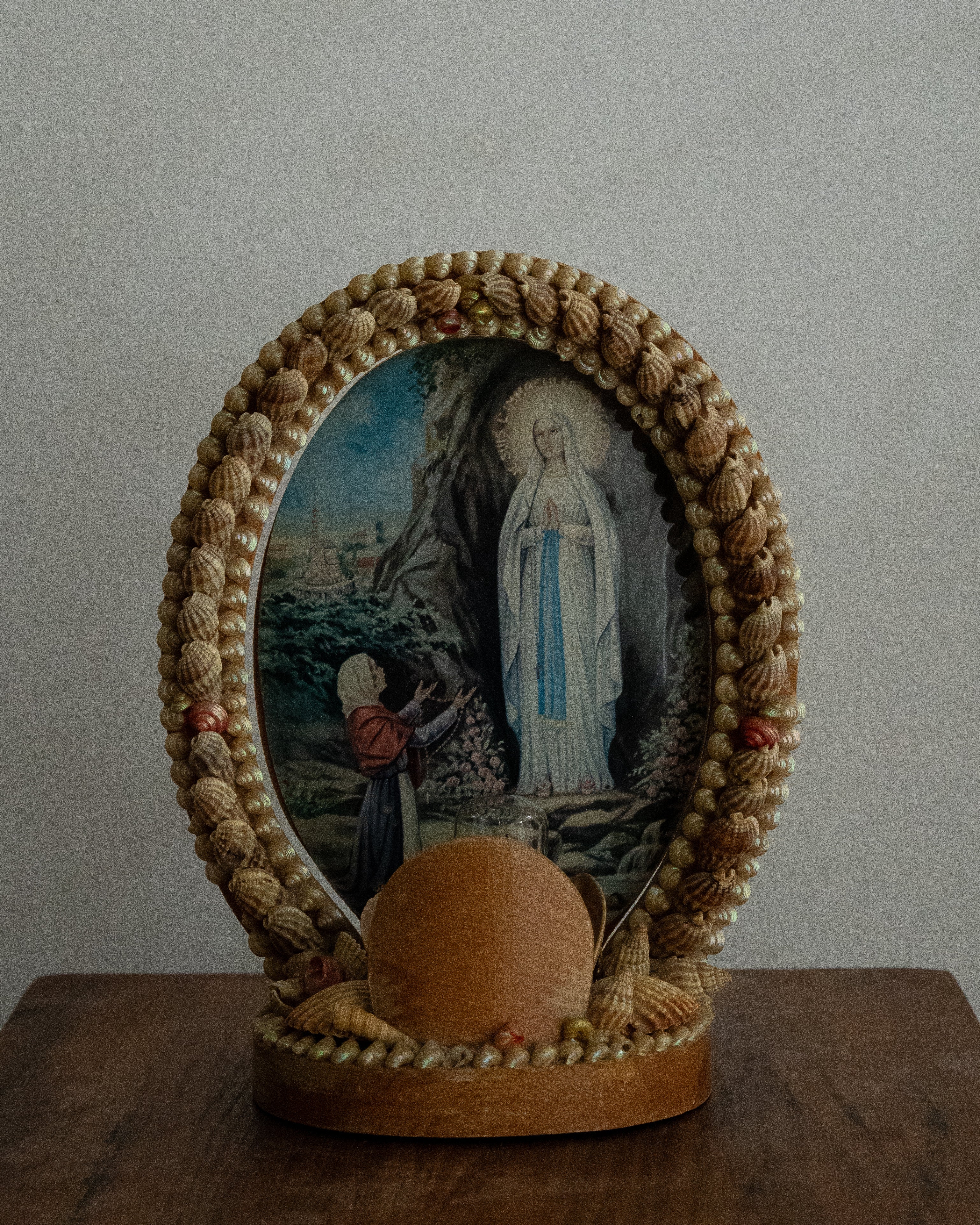 Shell table lamp encasing religious scene