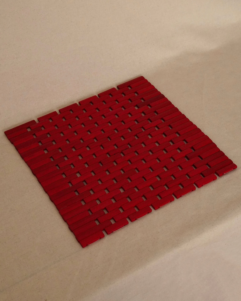 Set of 4 red wooden placemats