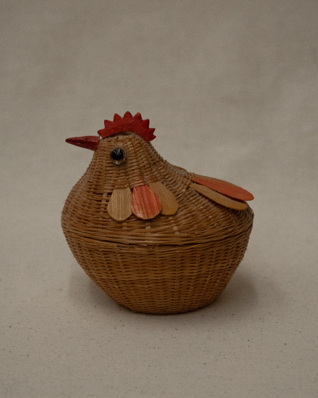 Woven rooster container