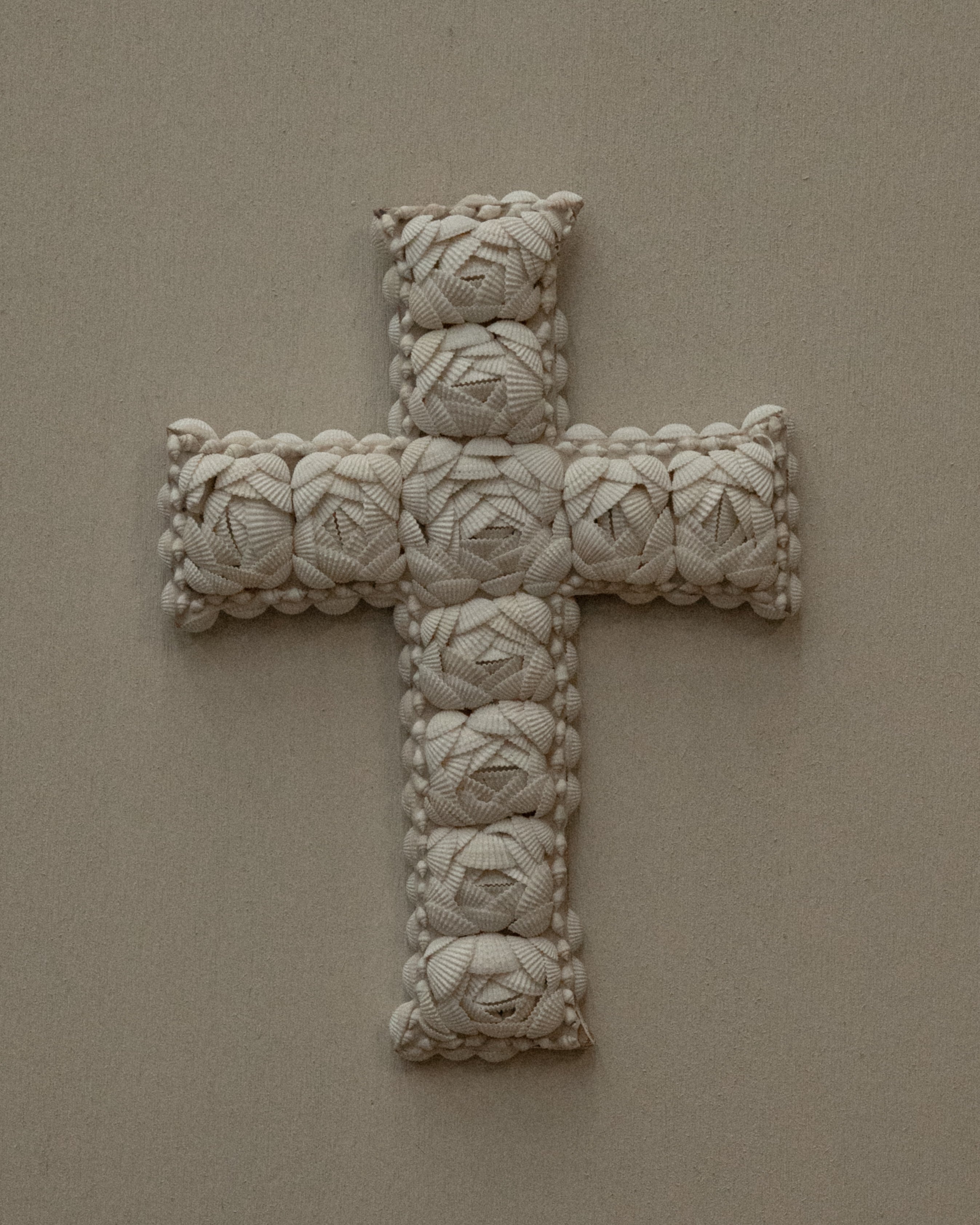 Cross wall hanging decorated with shells