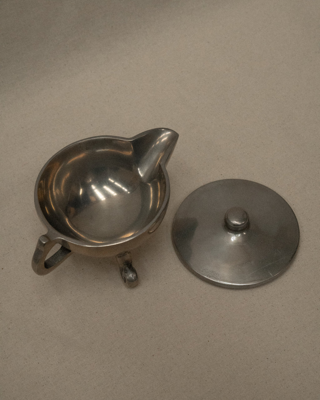 Aluminum teapot trinket holder with spiral feet