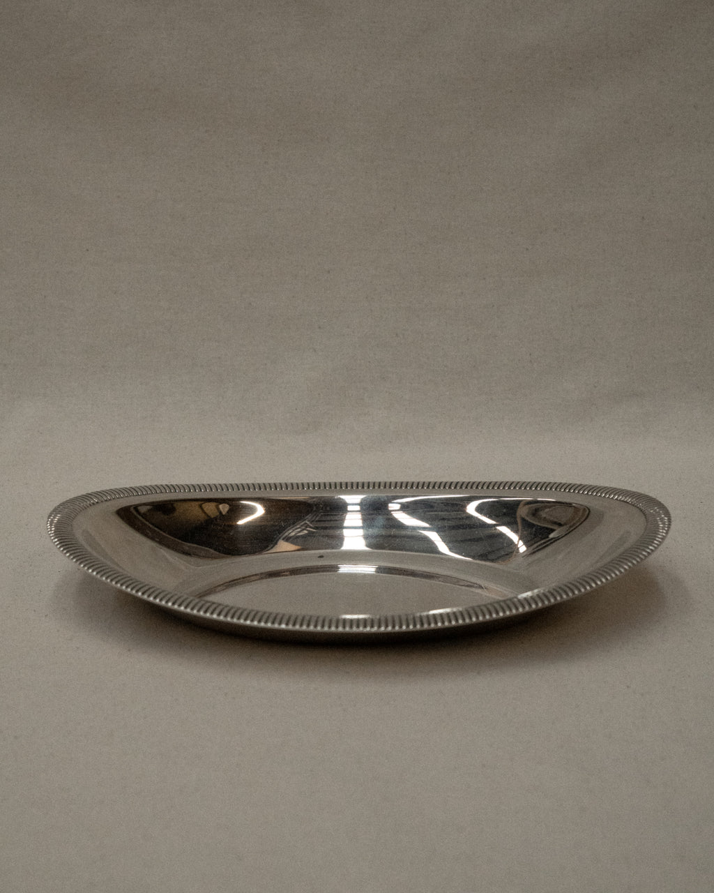 Silver plated tray in dip shape