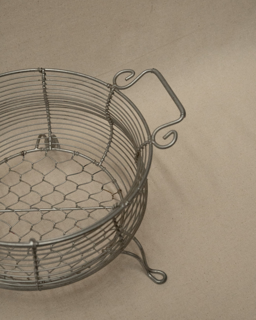 Wire metal basket with two handles and feet