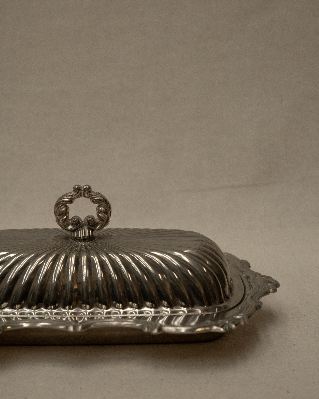Silver plated trinket butter dish with lid and handle