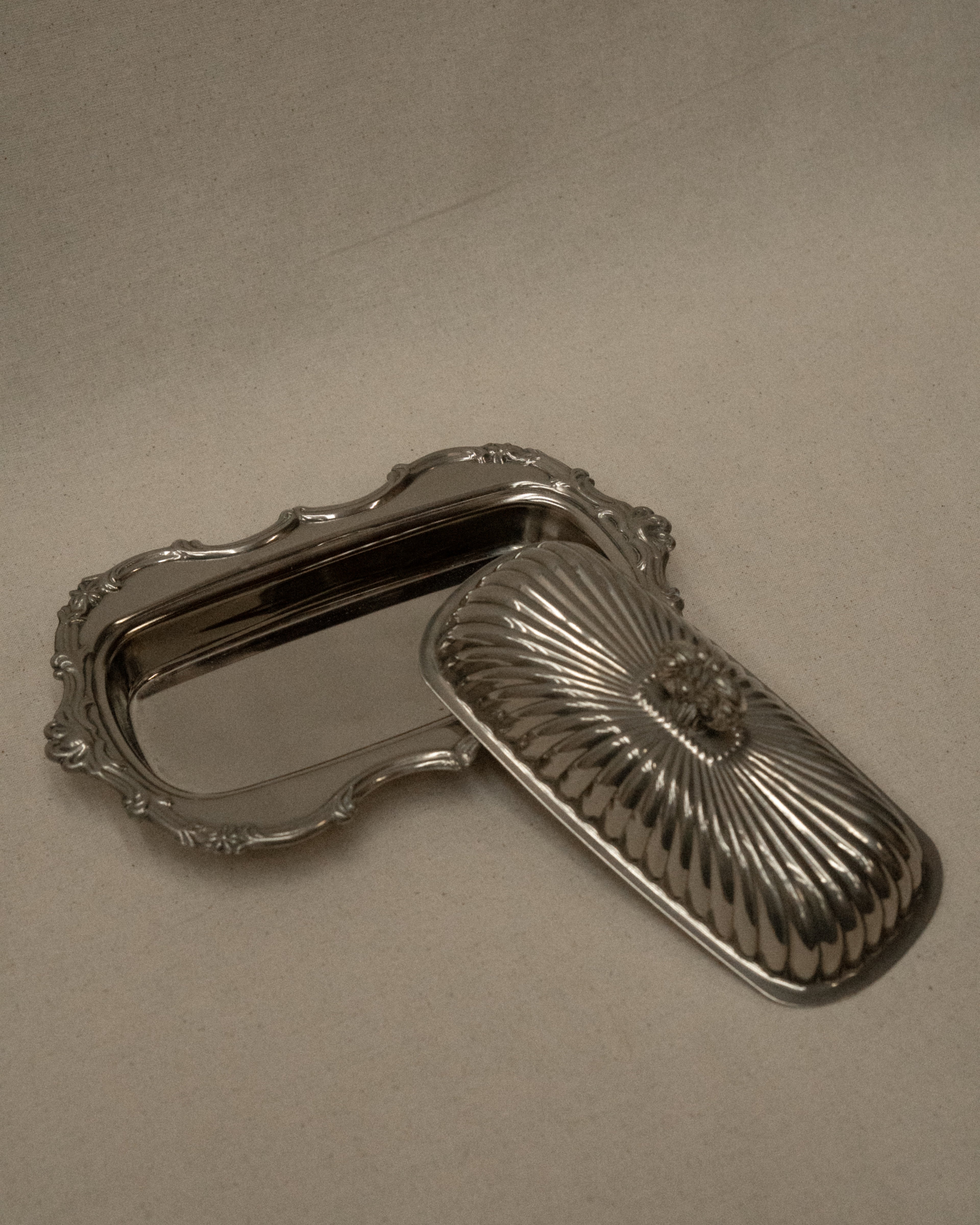 Silver plated trinket butter dish with lid and handle