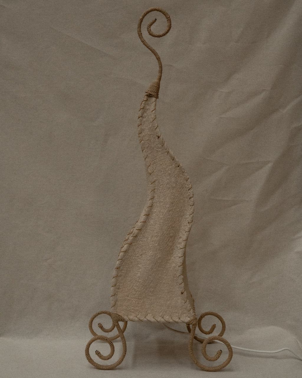 Funky cream lamp with pulp shade, metal spiral feet and top
