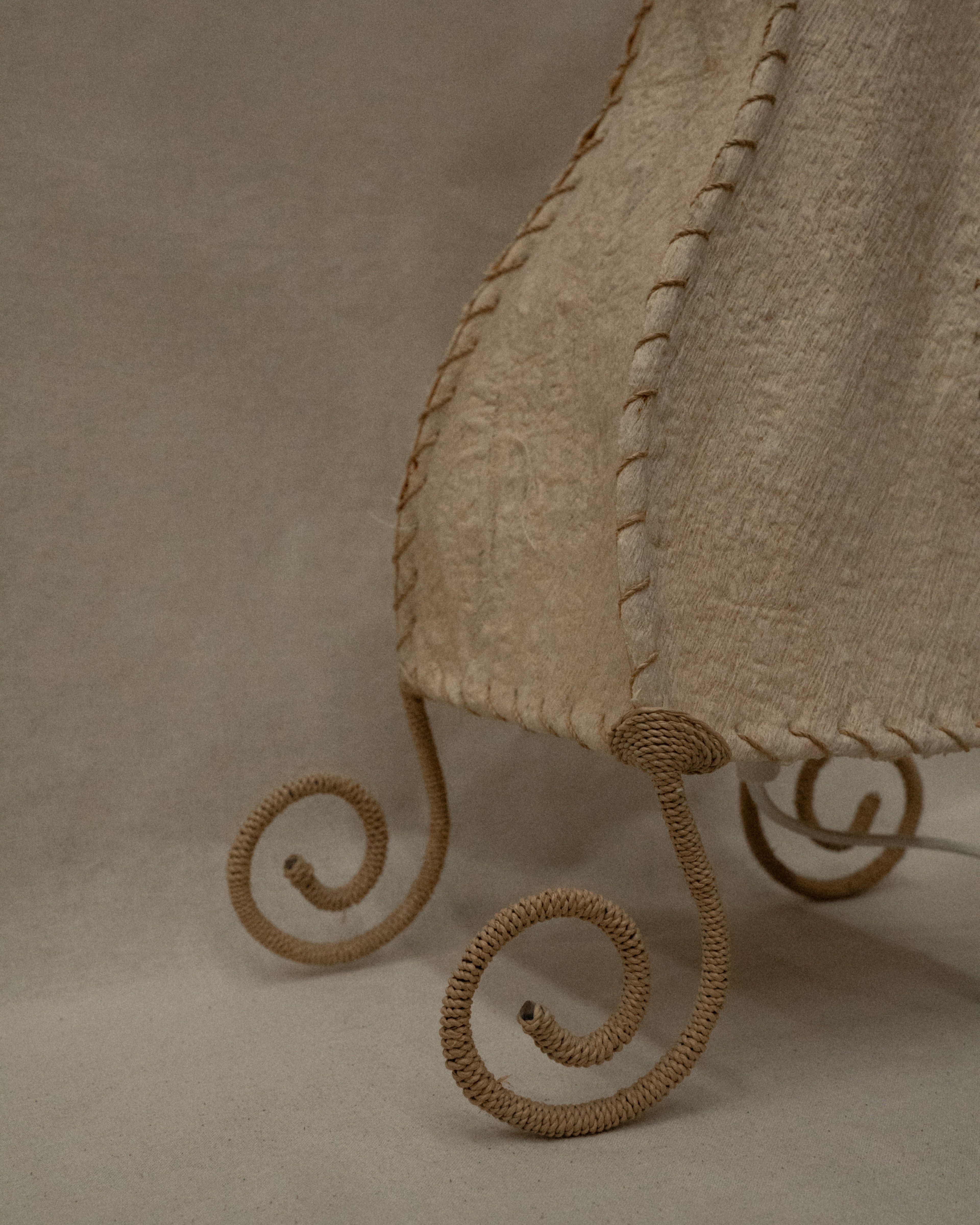 Funky cream lamp with pulp shade, metal spiral feet and top