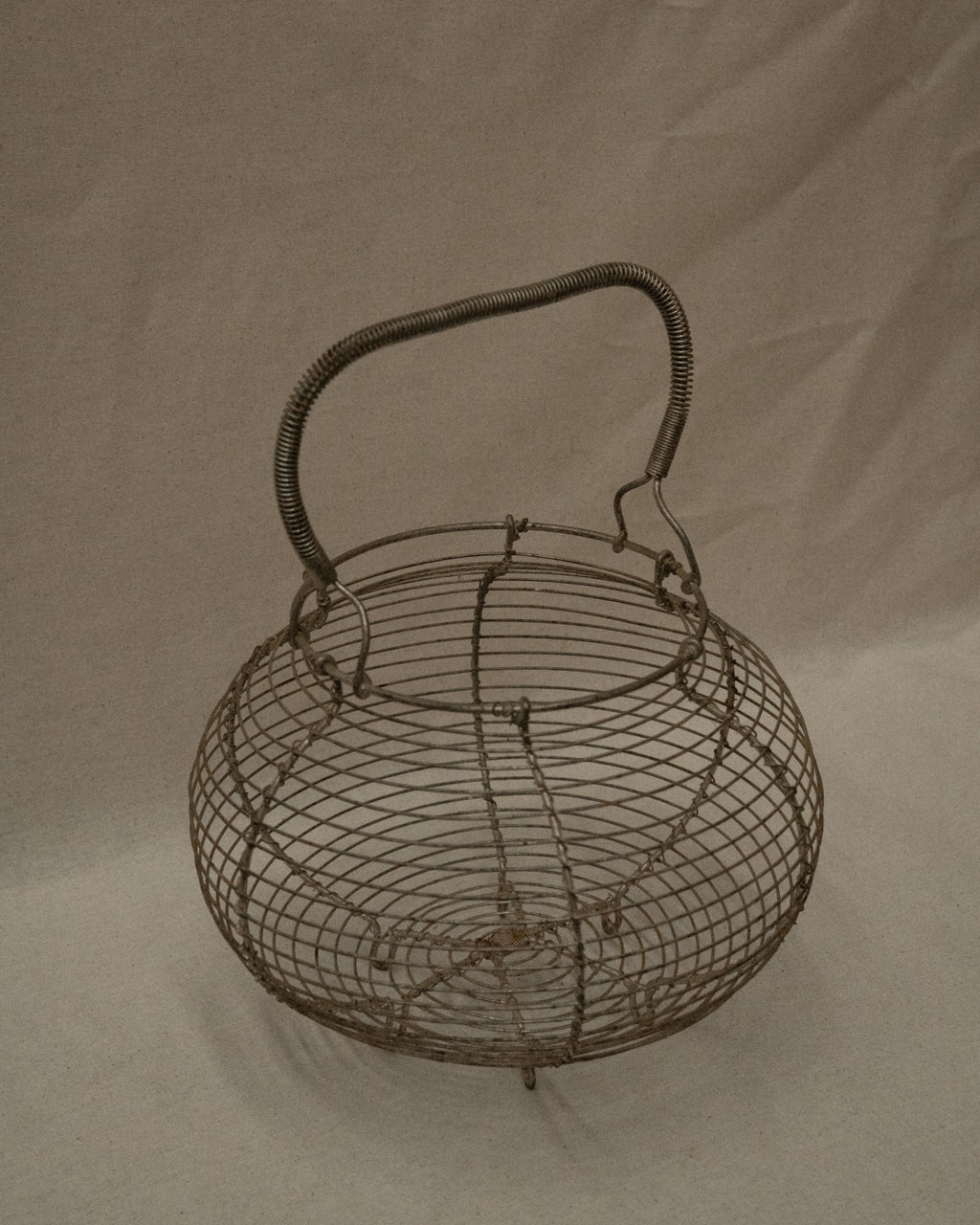 Wire egg basket