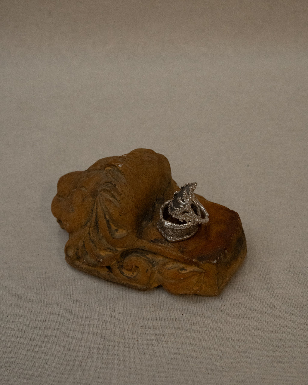 Concrete lion trinket holder