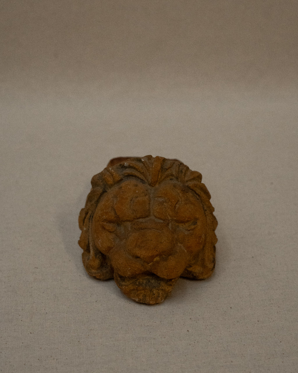 Concrete lion trinket holder