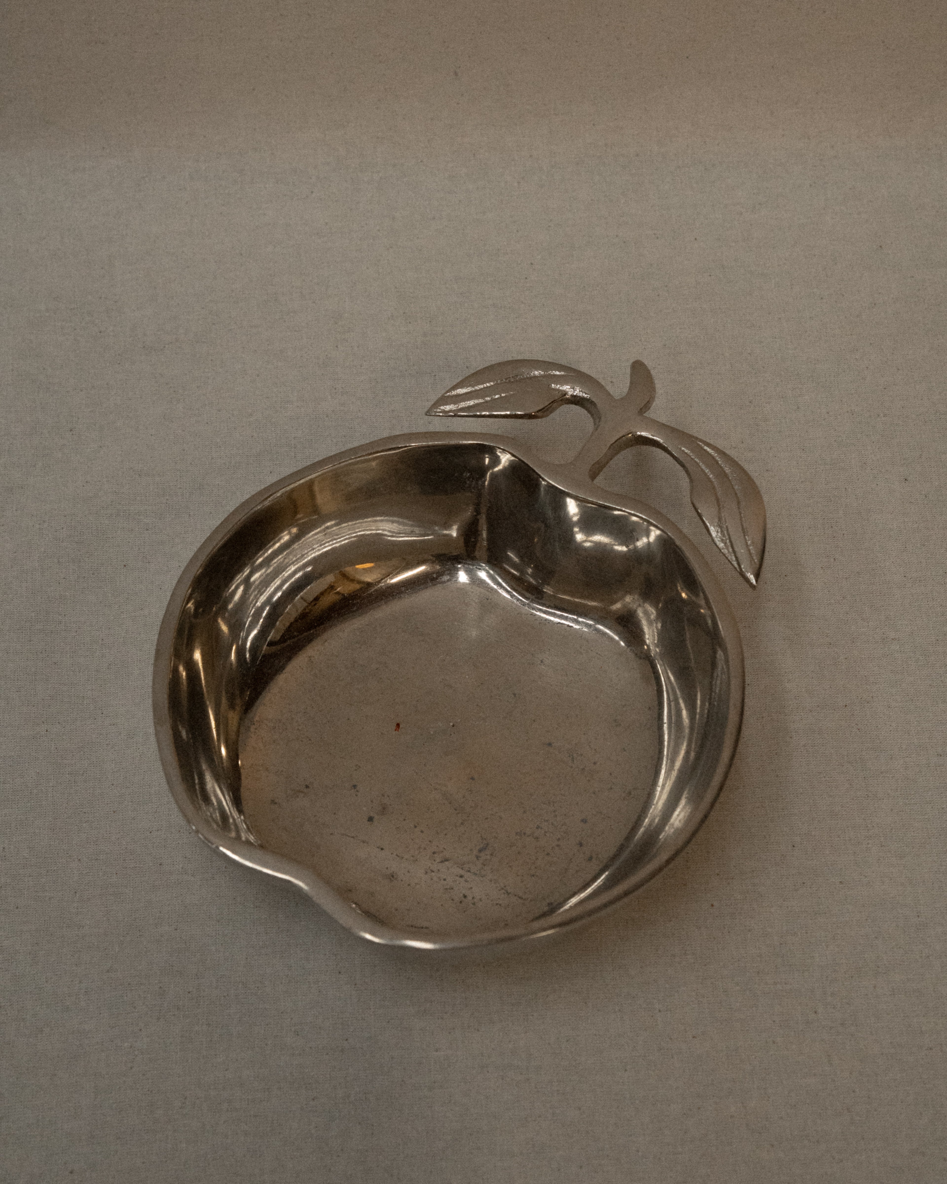 Aluminum apple dish