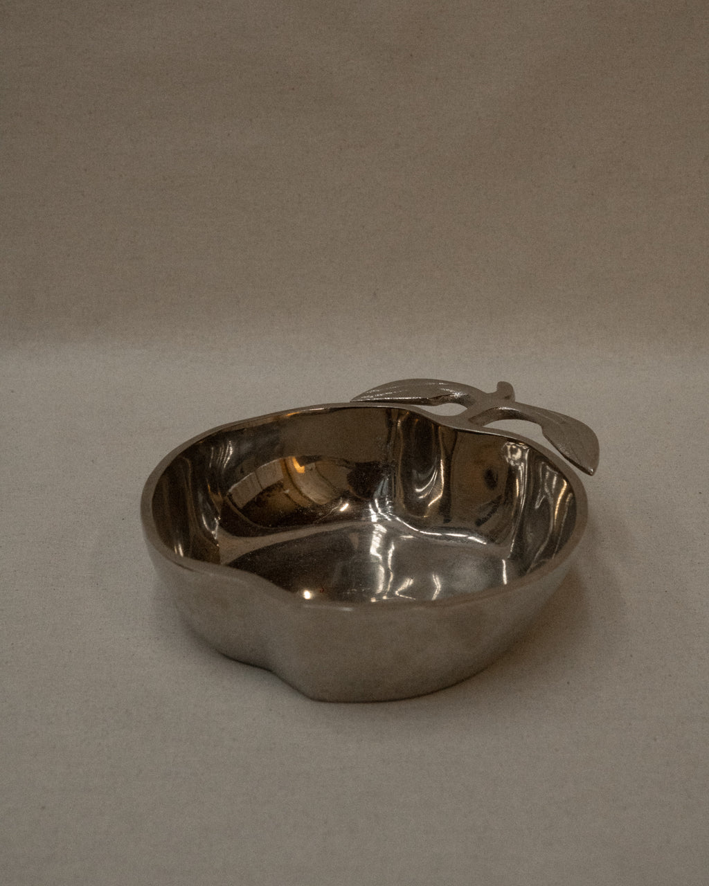 Aluminum apple dish