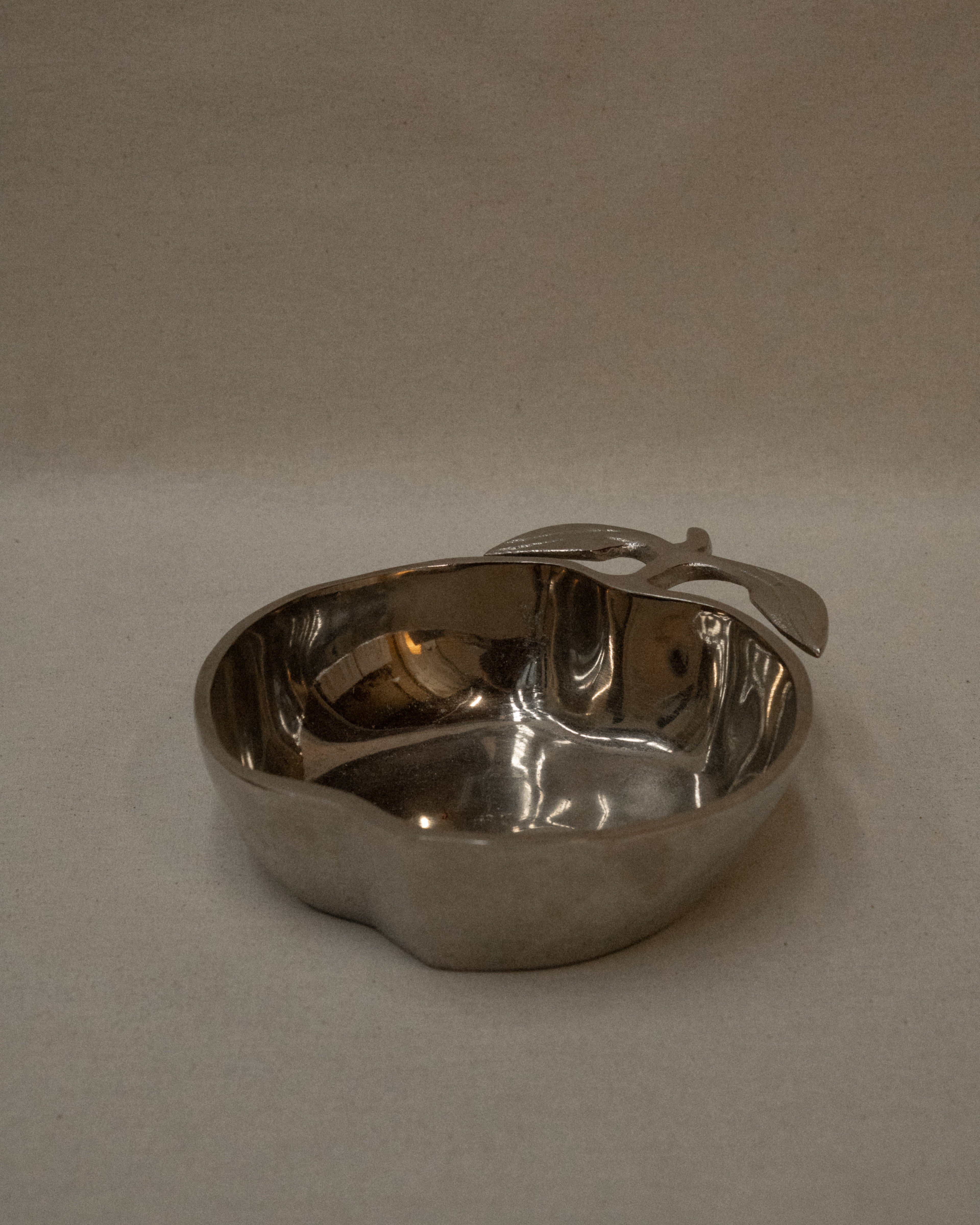 Aluminum apple dish