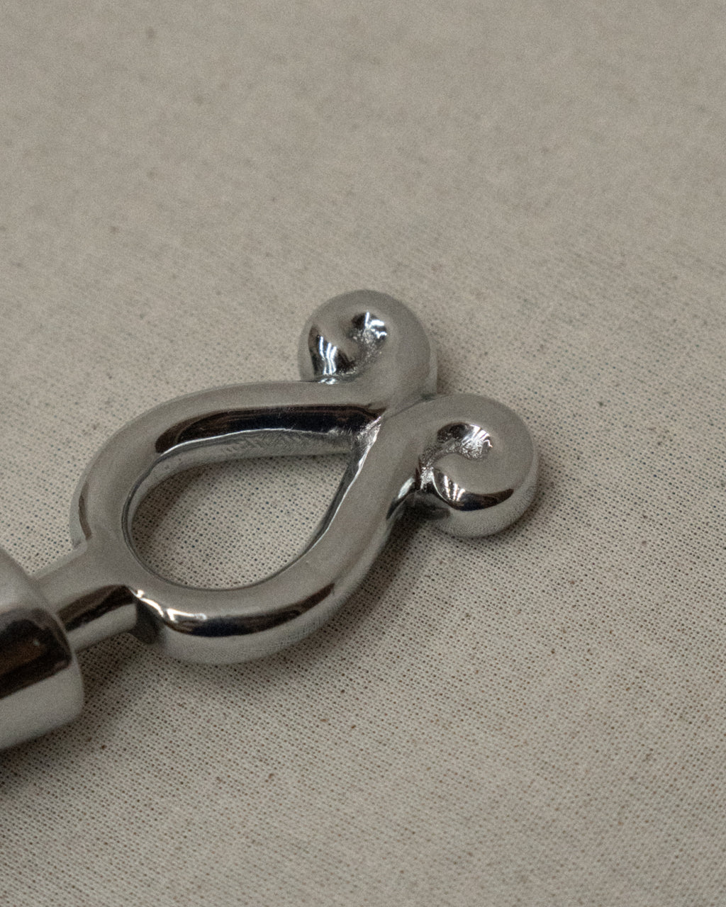 Metal wine stopper with spirals