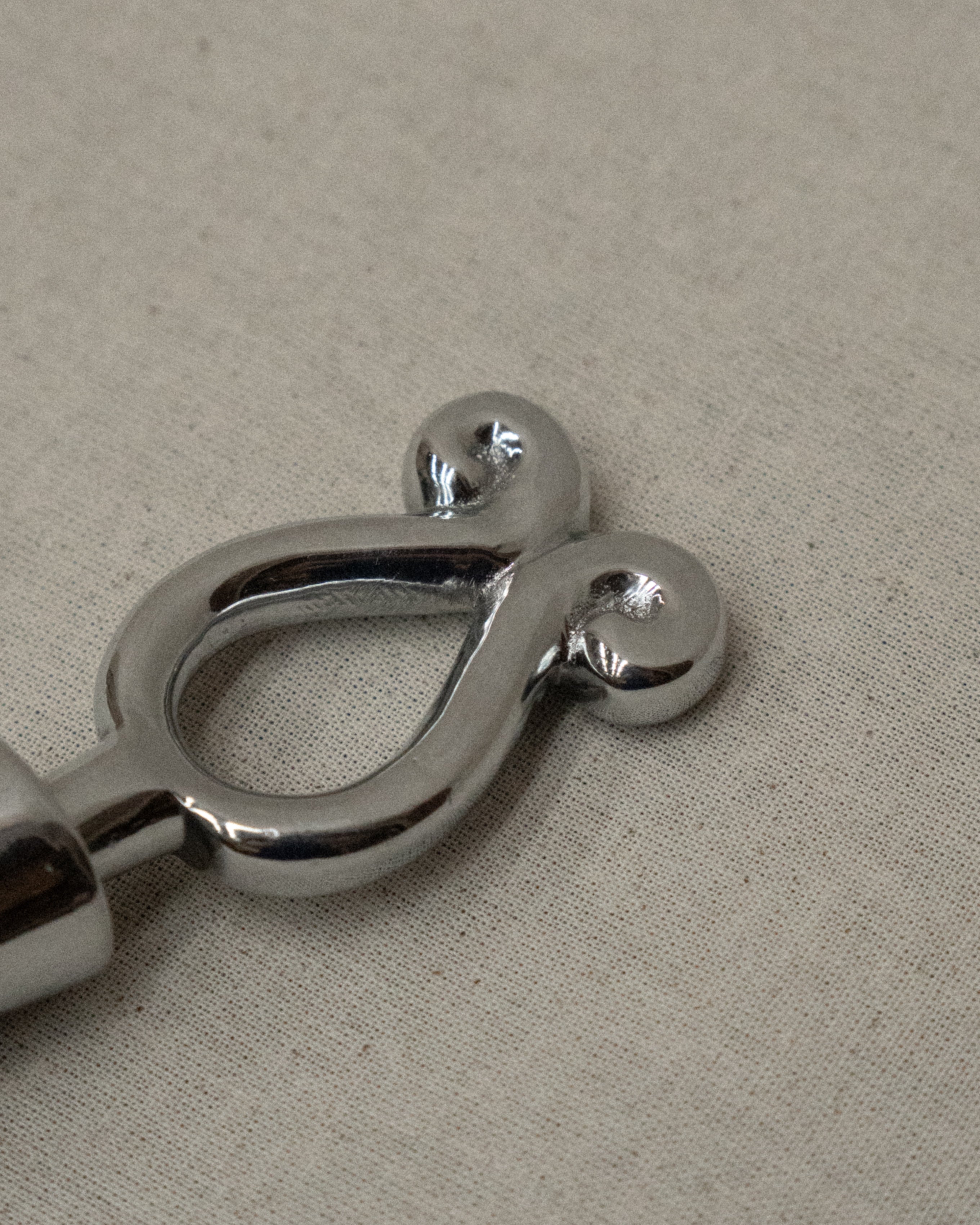 Metal wine stopper with spirals