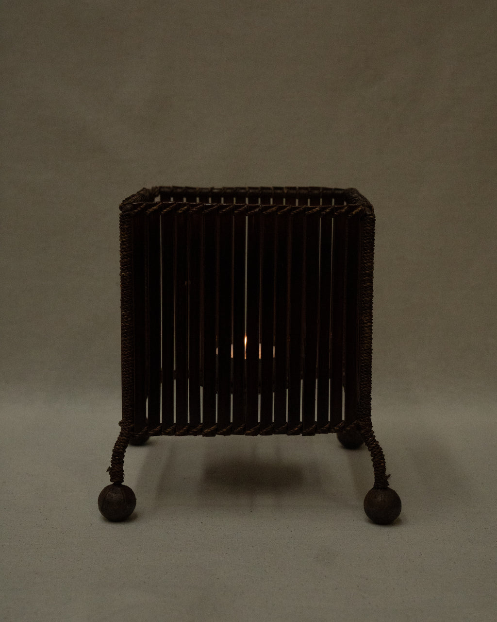 Bamboo tea light/pillar candle holder with metal ball feet