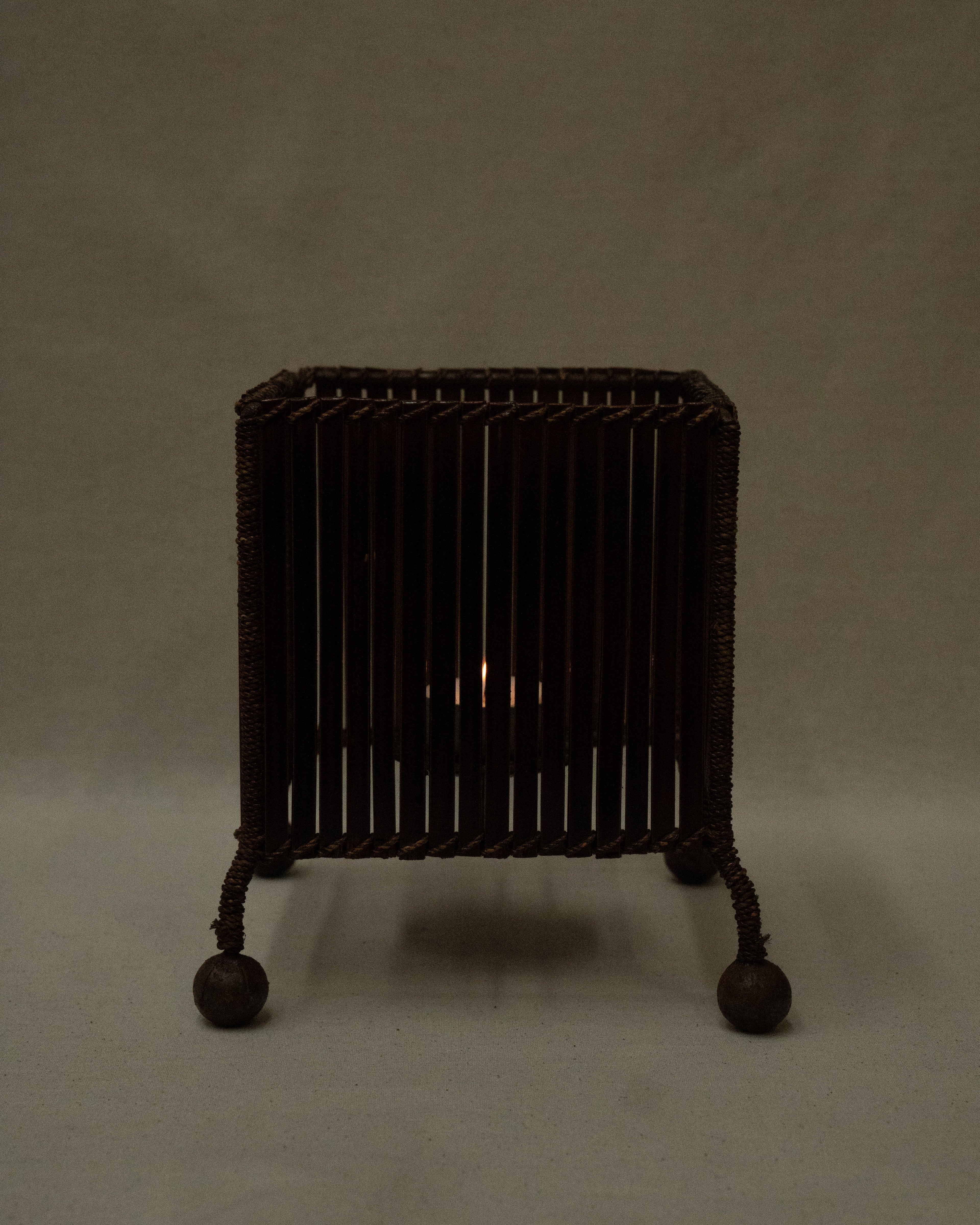 Bamboo tea light/pillar candle holder with metal ball feet