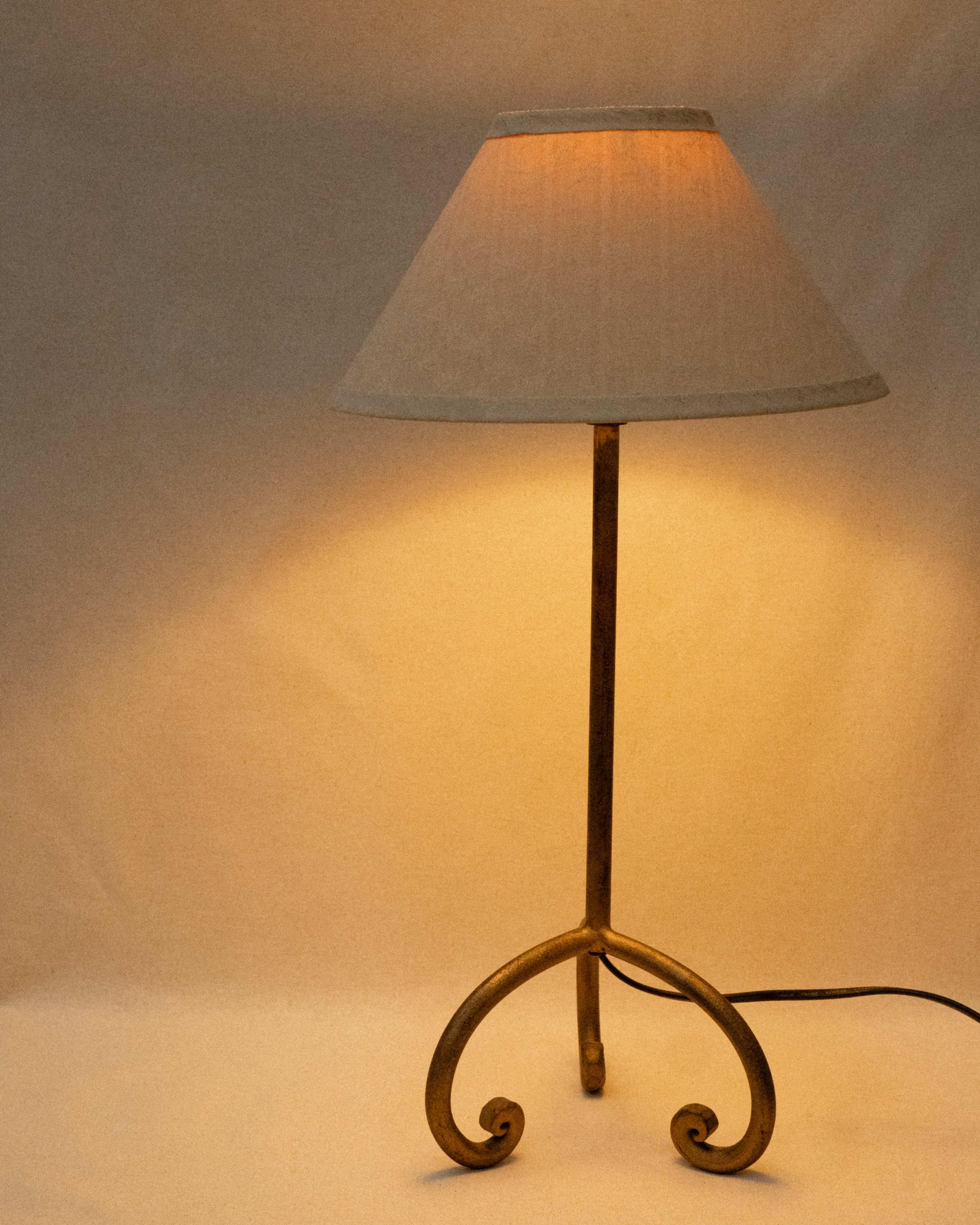 French style lamp with spiral feet