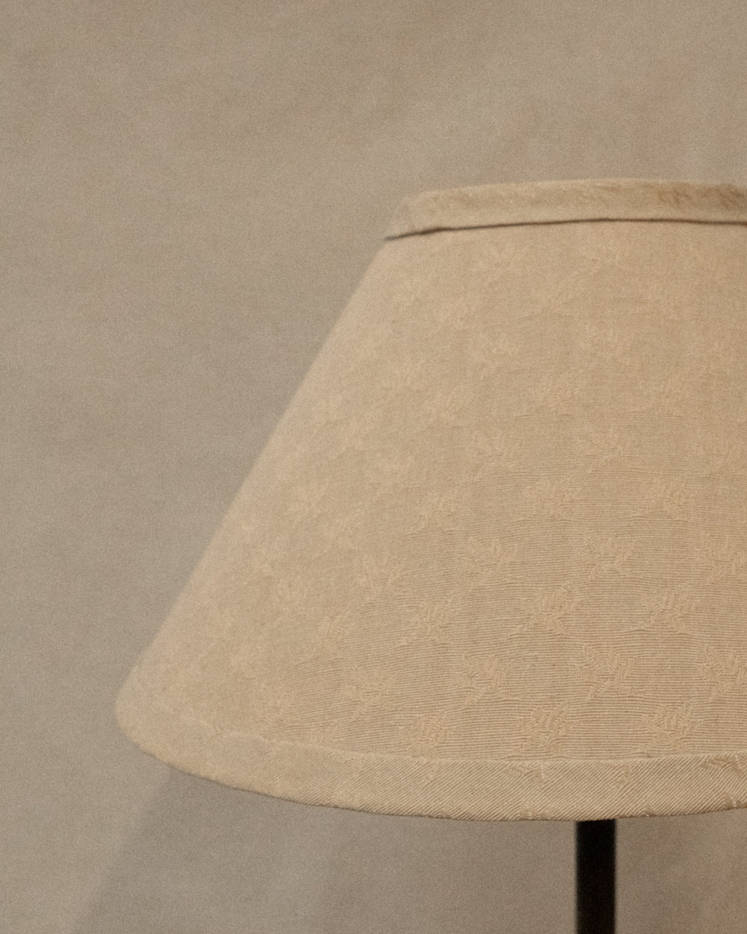 French style lamp with spiral feet