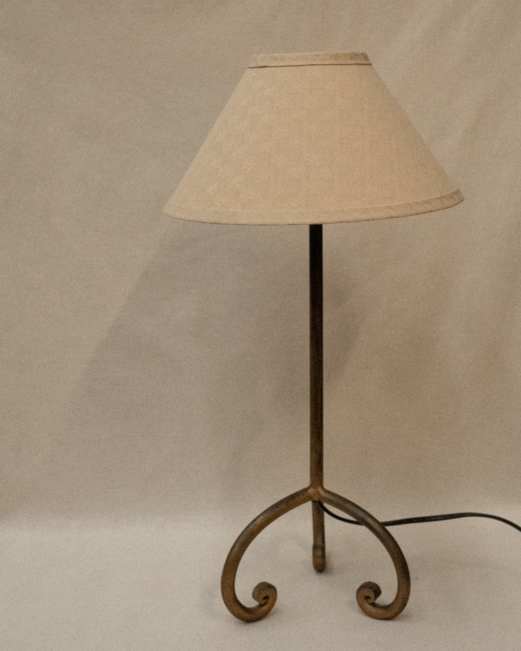 French style lamp with spiral feet