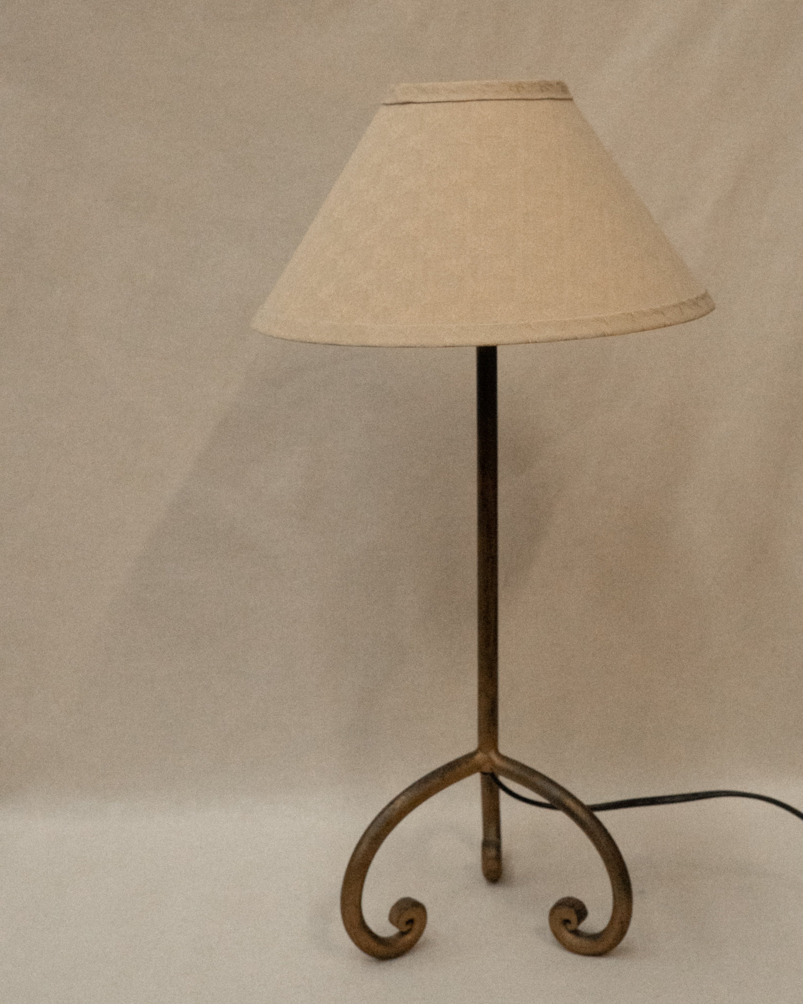 French style lamp with spiral feet