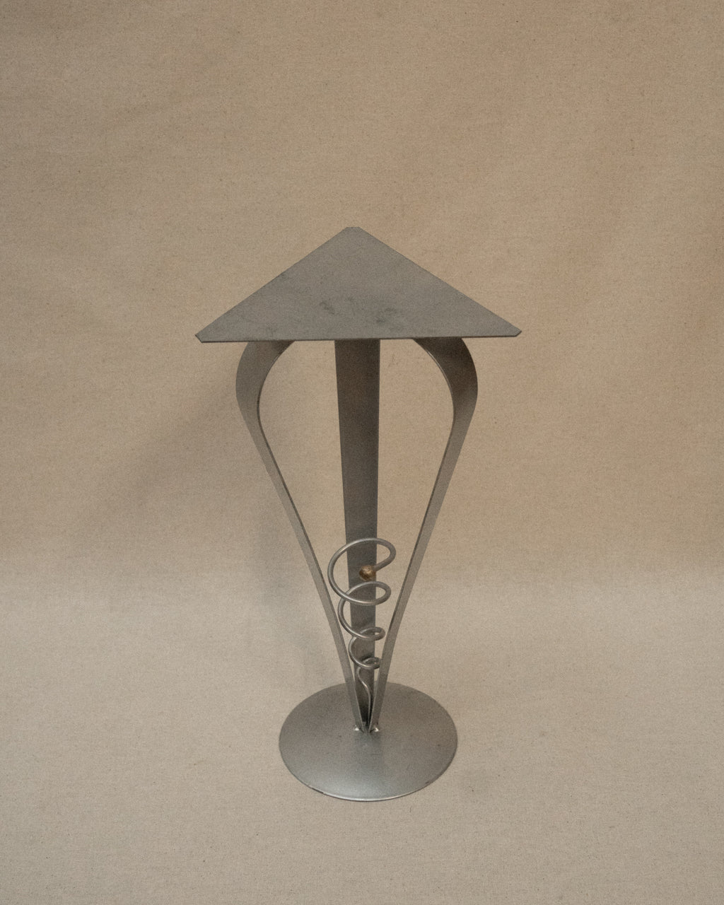 Metal atomic memphis style stand