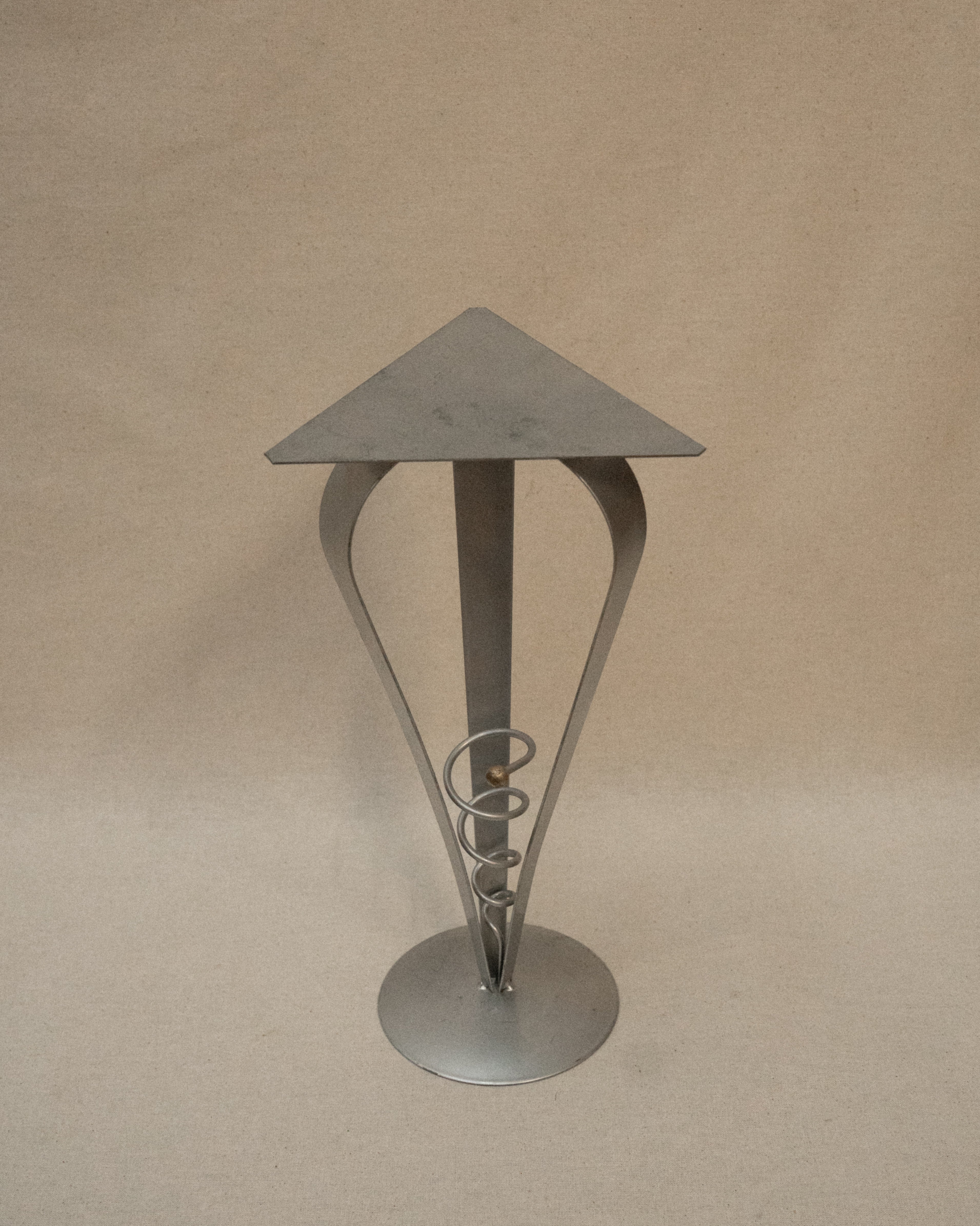 Metal atomic memphis style stand