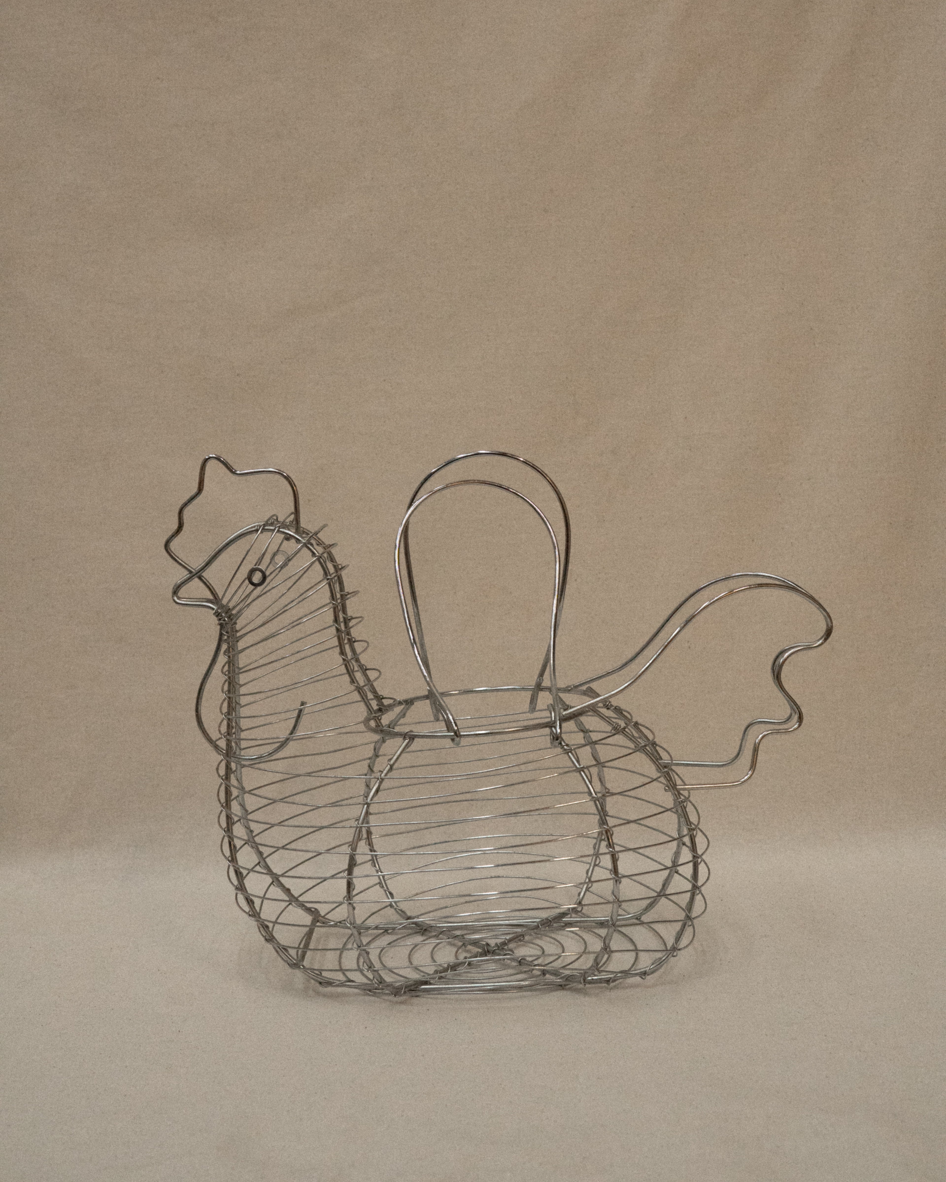 Rooster wire egg basket with handles