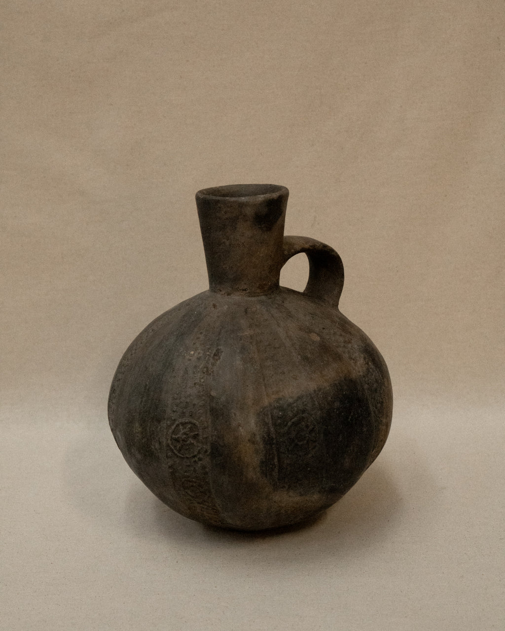 A Pre-Columbian Chimu blackware gourd shaped vessel with handle at the neck
