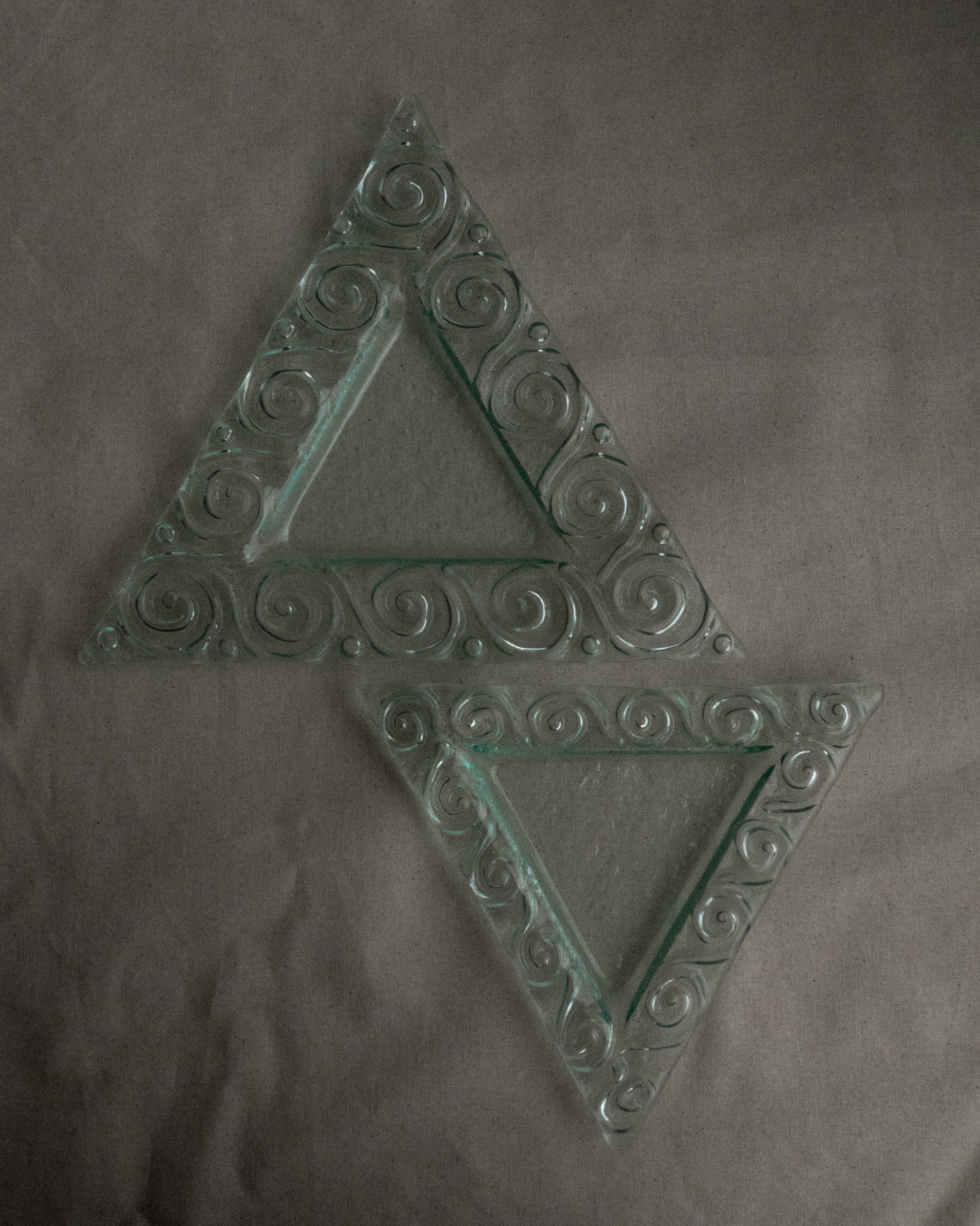 Pair of stackable triangle glass trays with spiral edges