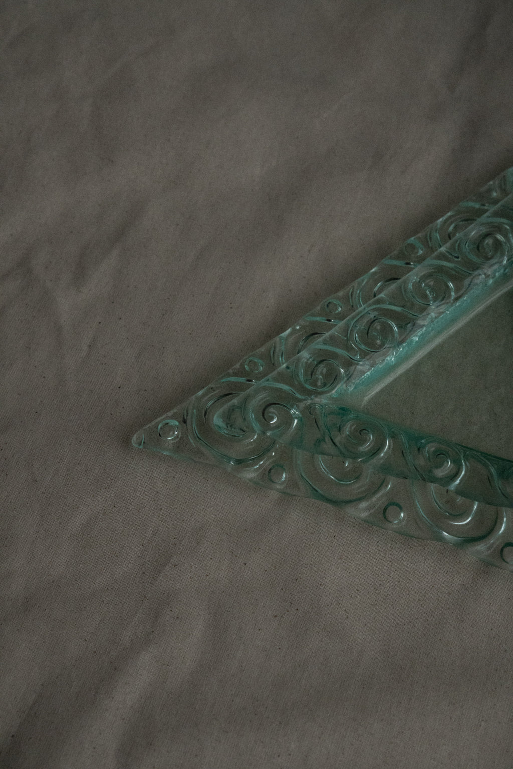 Pair of stackable triangle glass trays with spiral edges