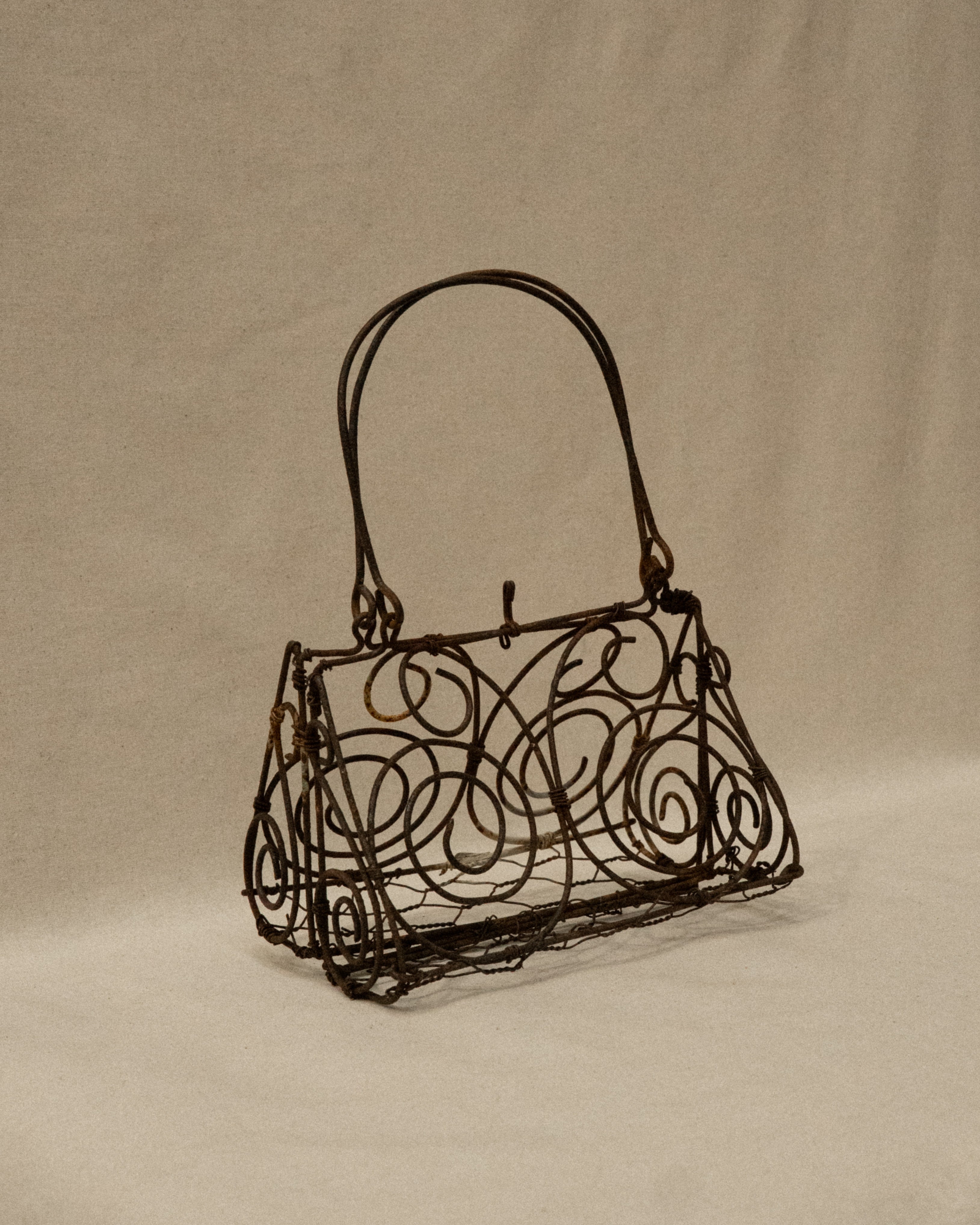 Wire bag with handles and closure