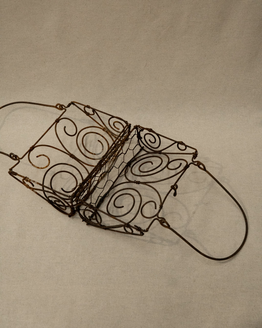 Wire bag with handles and closure