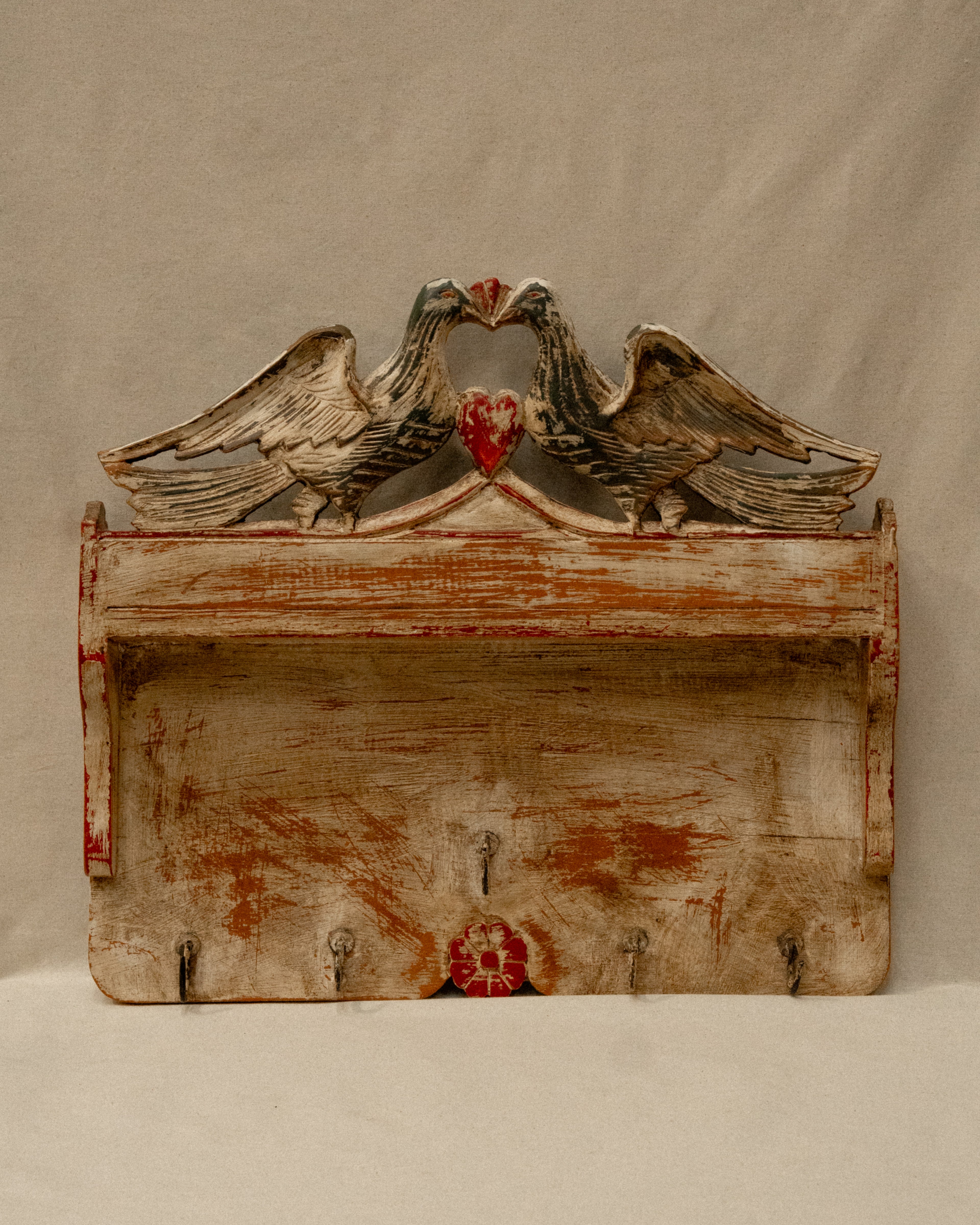 Folk art pair of dove wooden wall hanging with 5 hooks