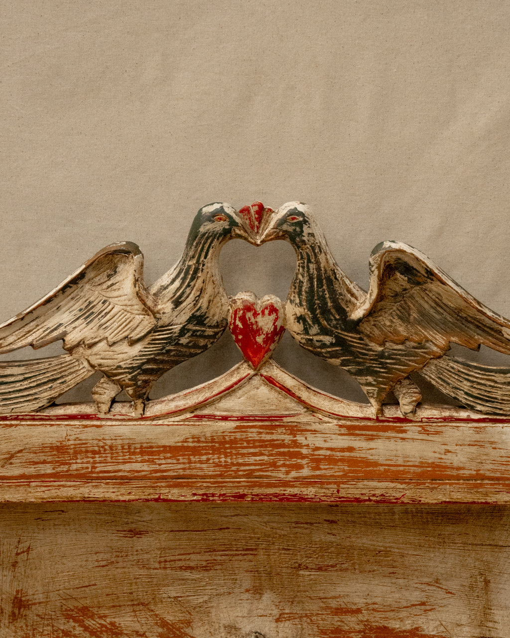 Folk art pair of dove wooden wall hanging with 5 hooks