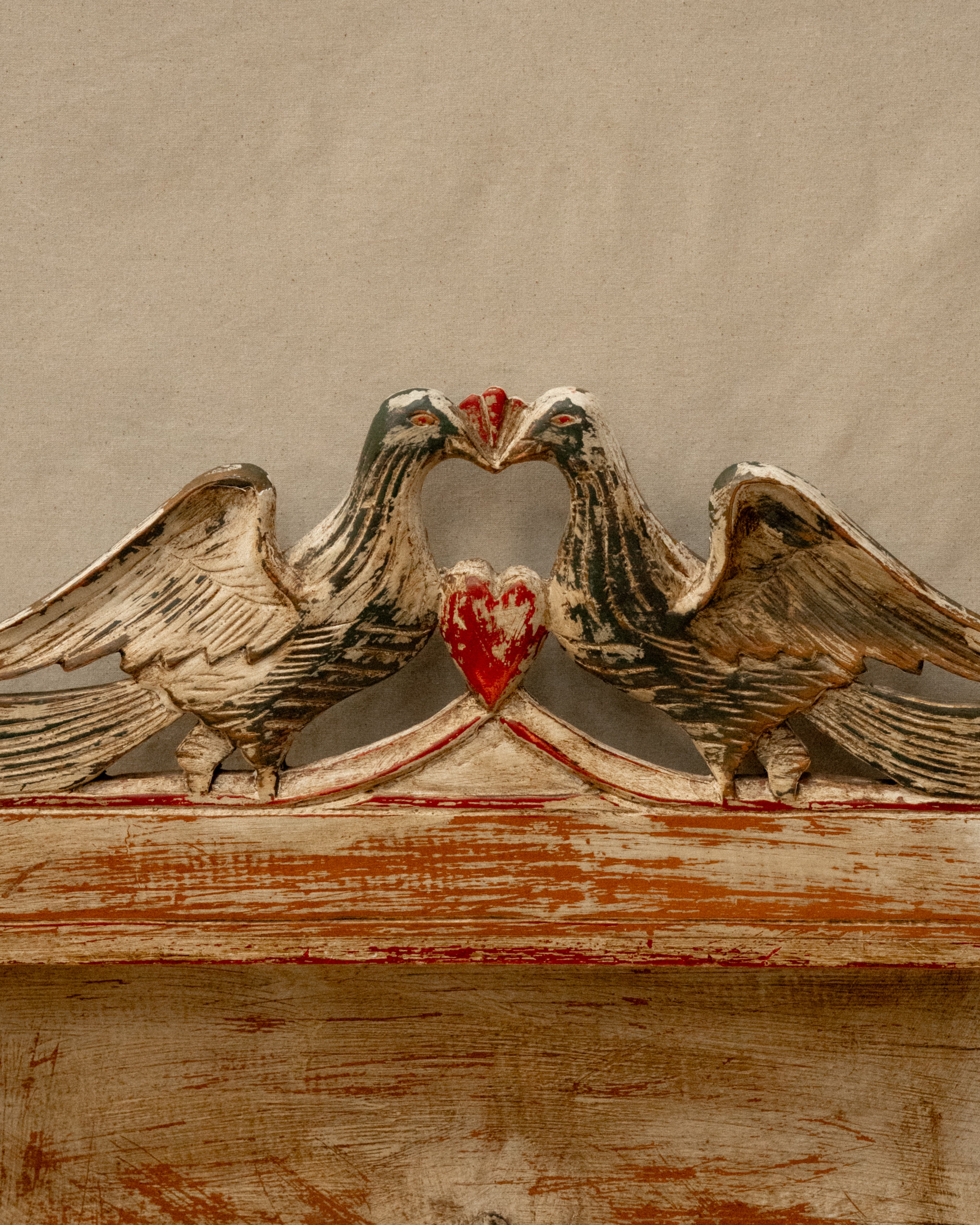 Folk art pair of dove wooden wall hanging with 5 hooks