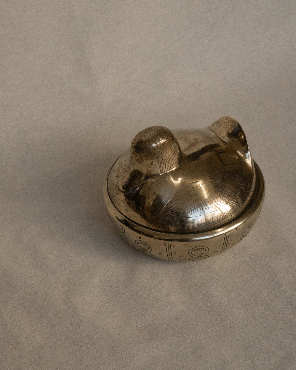Brass duck container with engravings