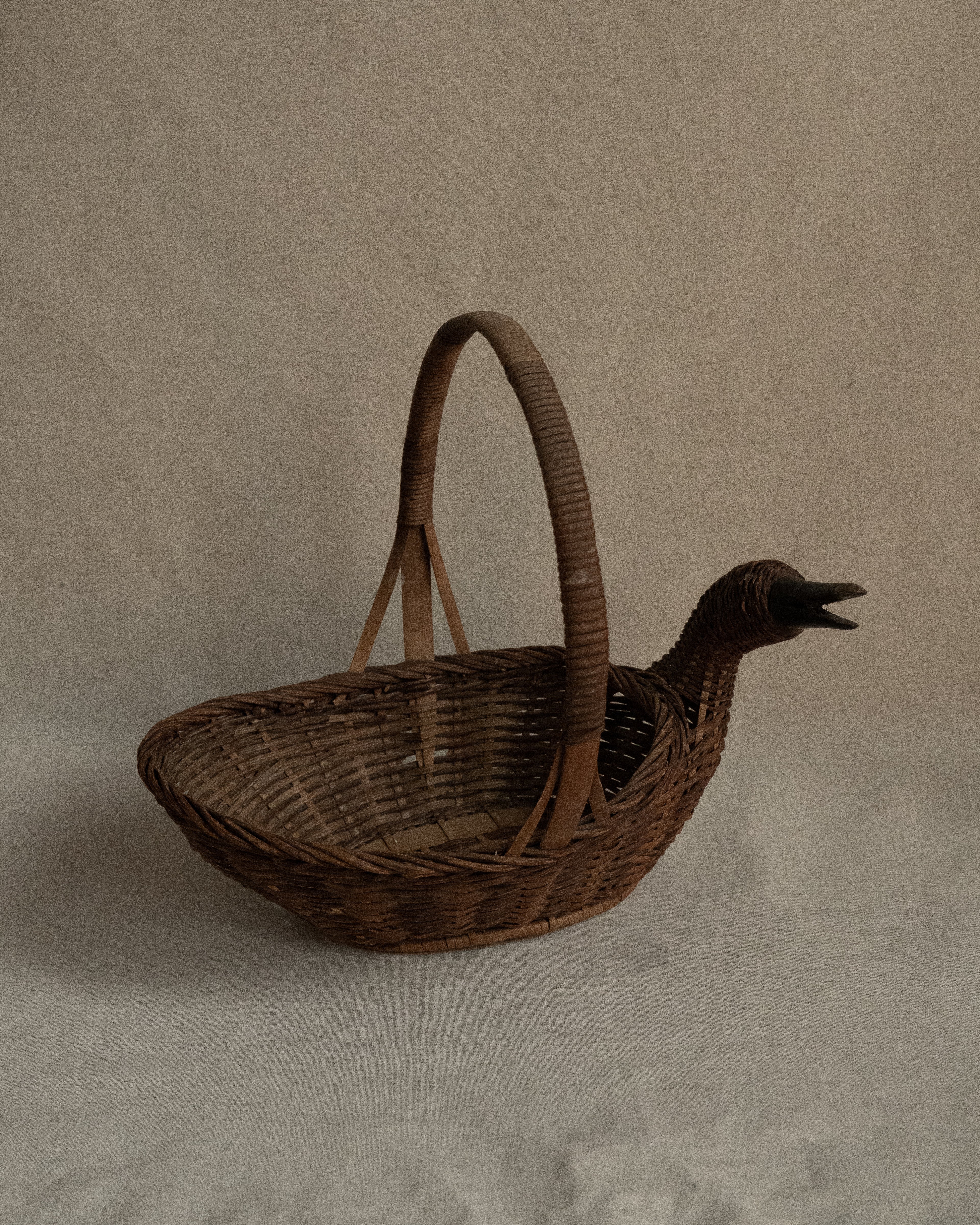 Woven duck basket with handle