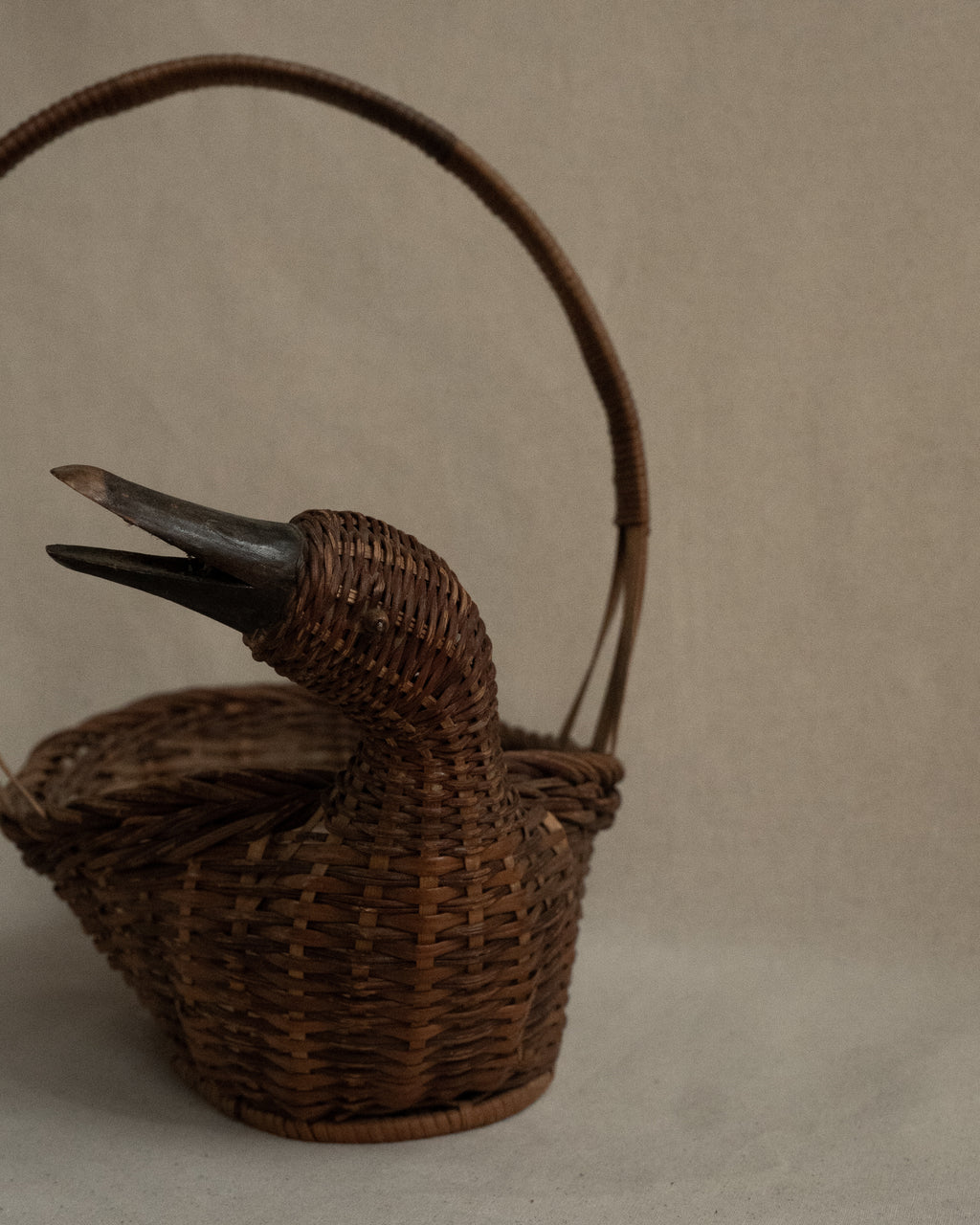Woven duck basket with handle