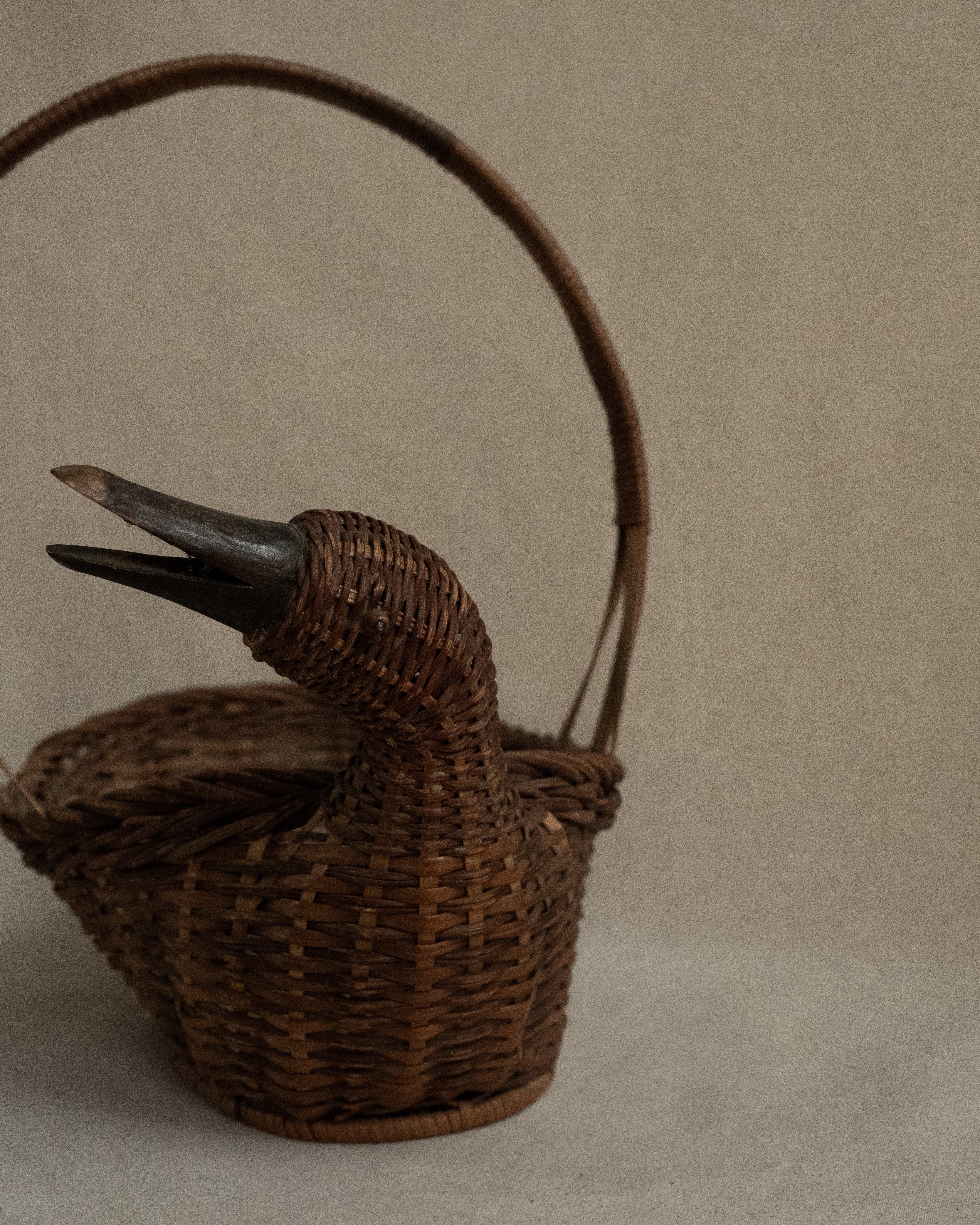 Woven duck basket with handle
