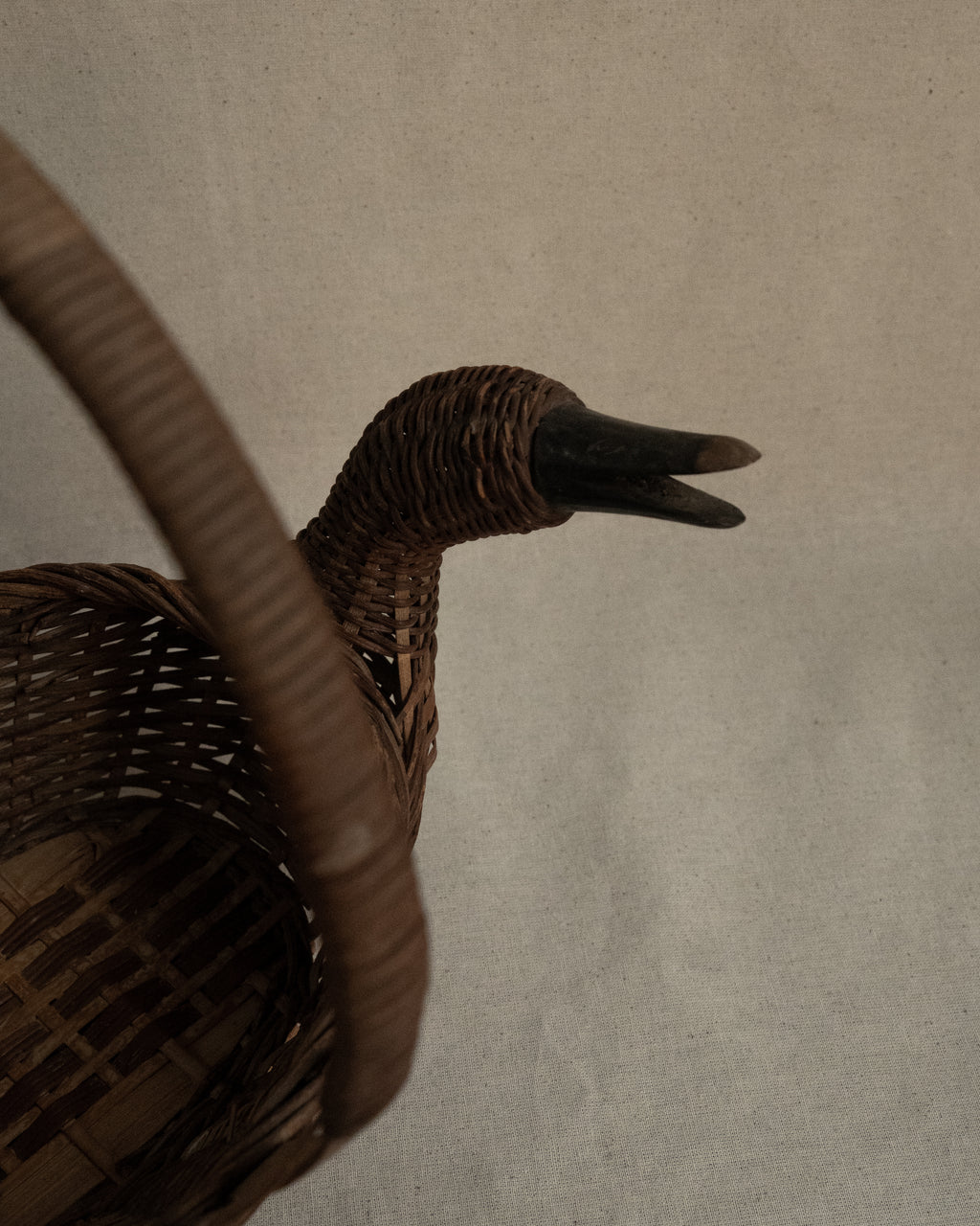Woven duck basket with handle