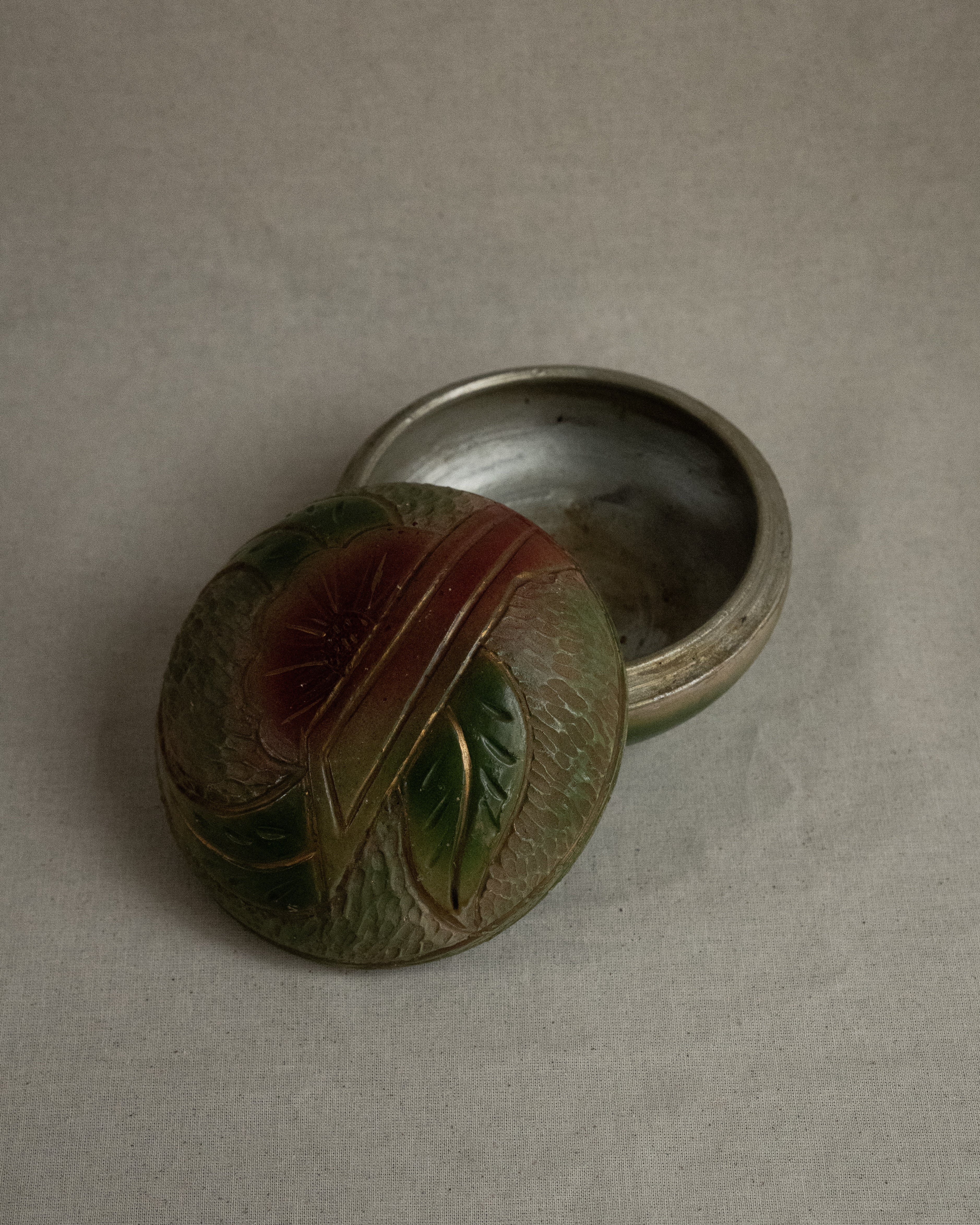 Ceramic flower trinket box