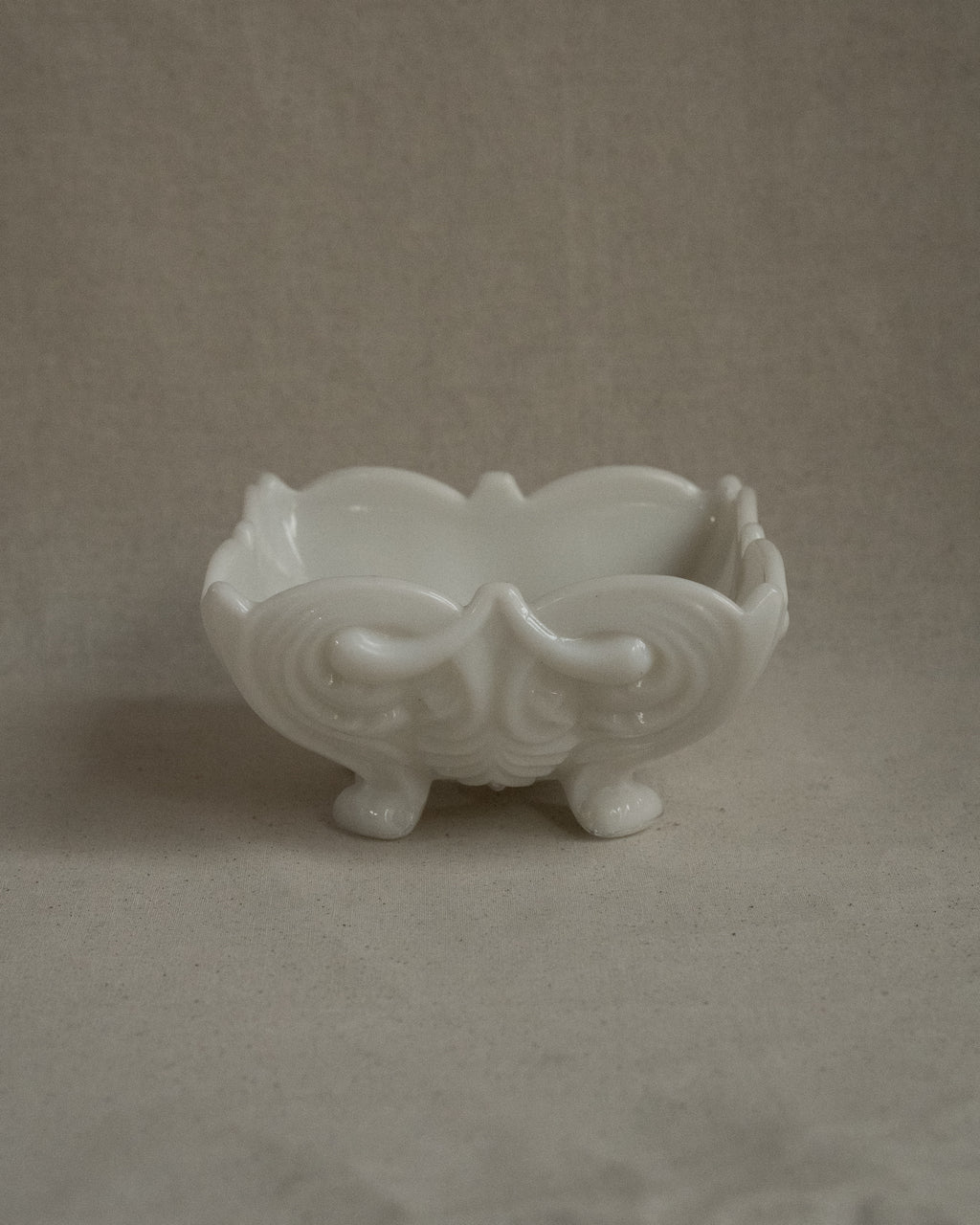 White art glass bowl