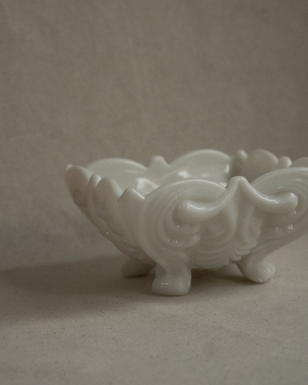 White art glass bowl