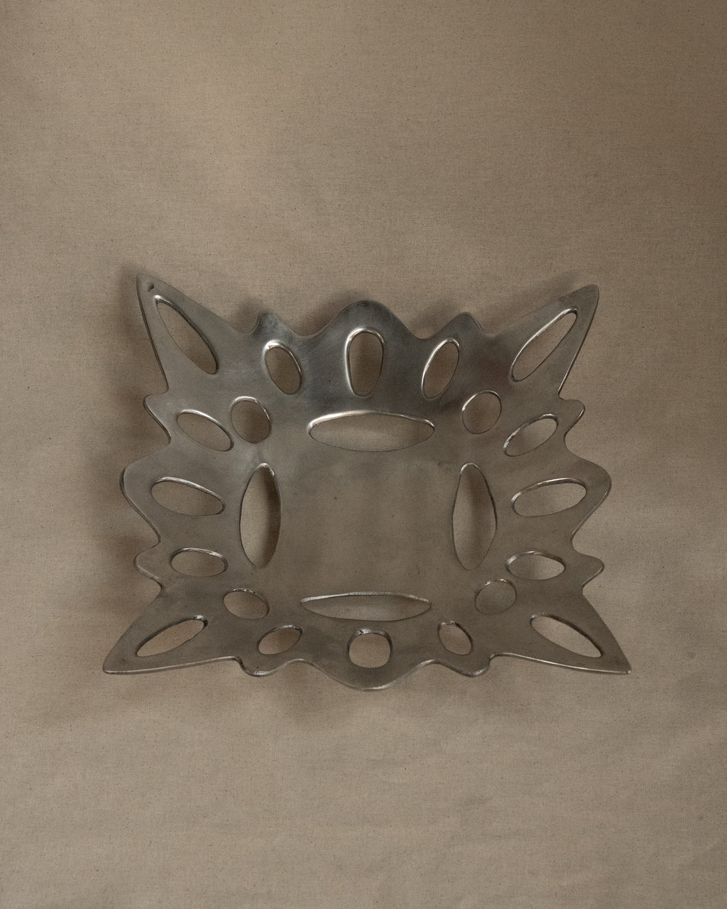 Aluminum abstract dish with tapered feet