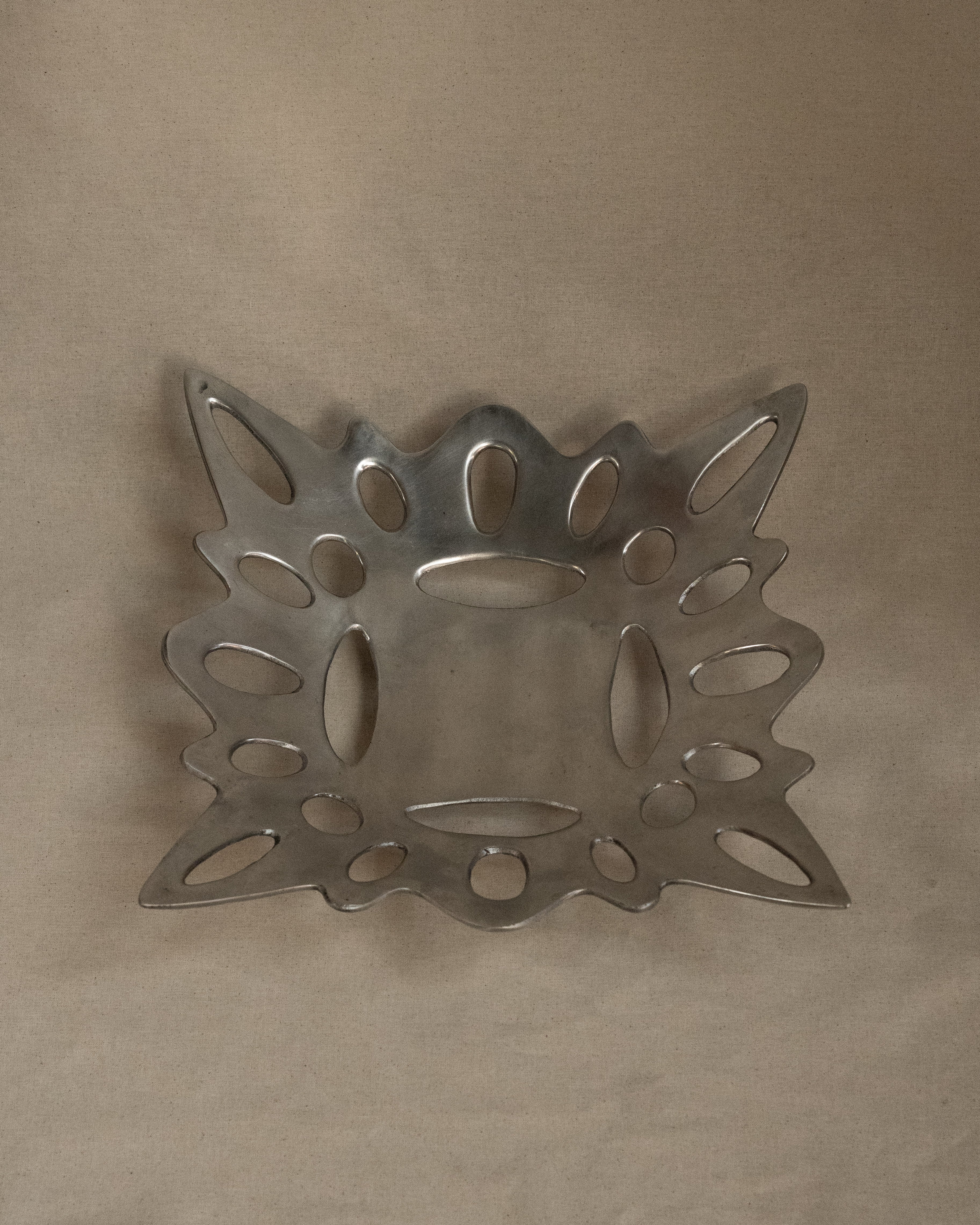 Aluminum abstract dish with tapered feet