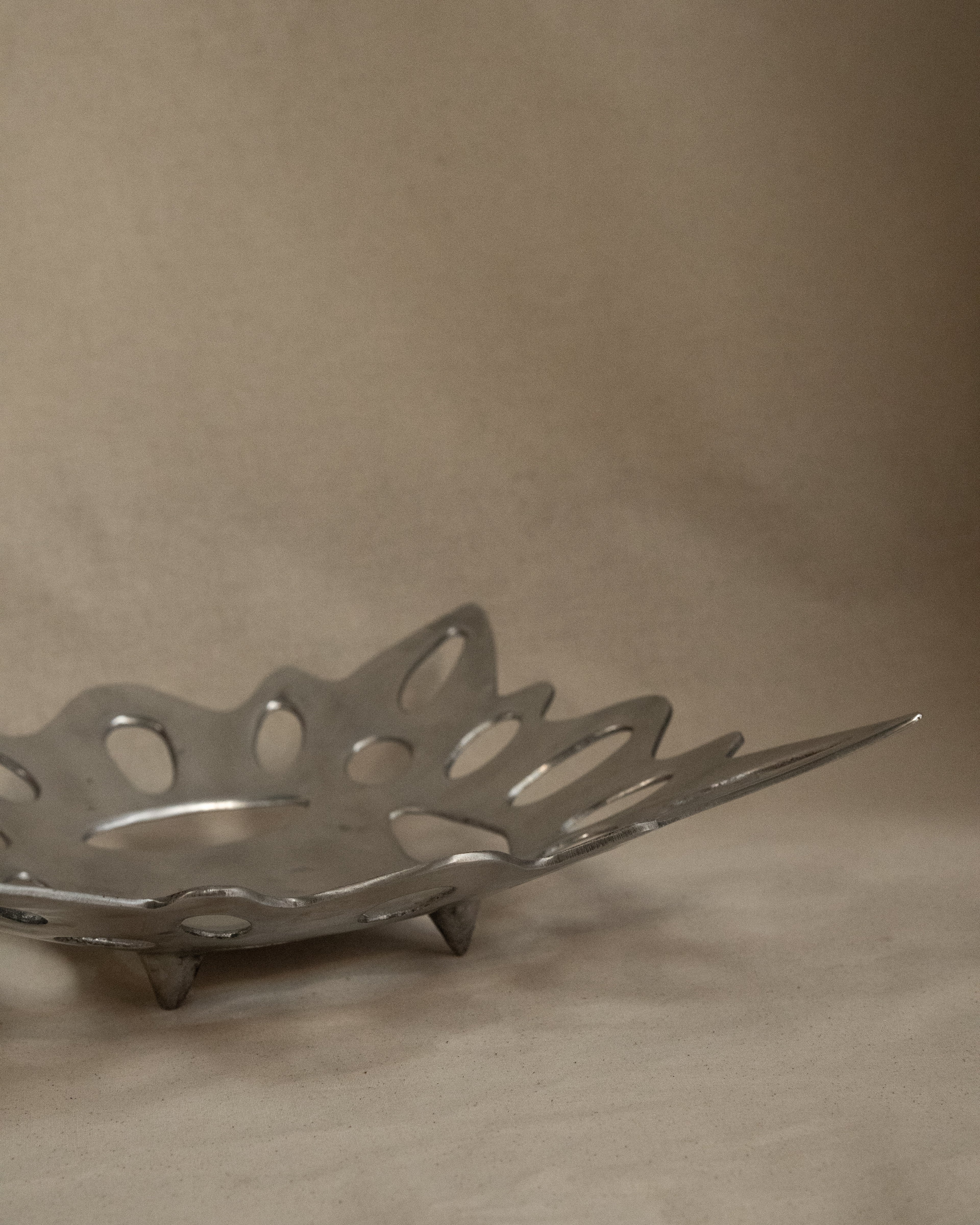 Aluminum abstract dish with tapered feet
