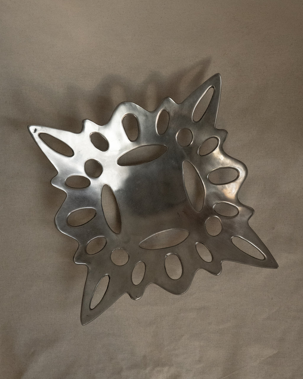 Aluminum abstract dish with tapered feet
