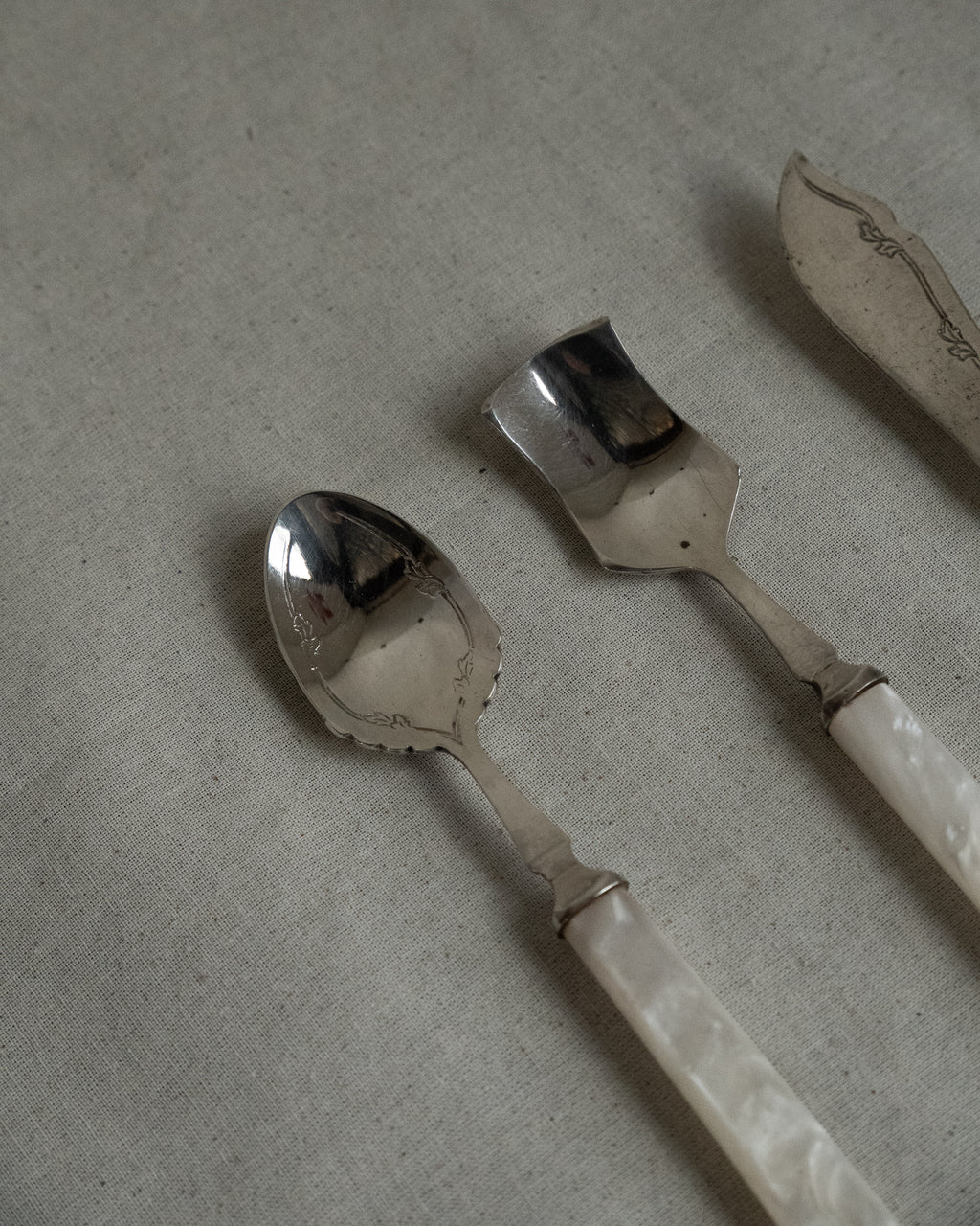 Set of 3 cutlery with Mother of Pearl handles